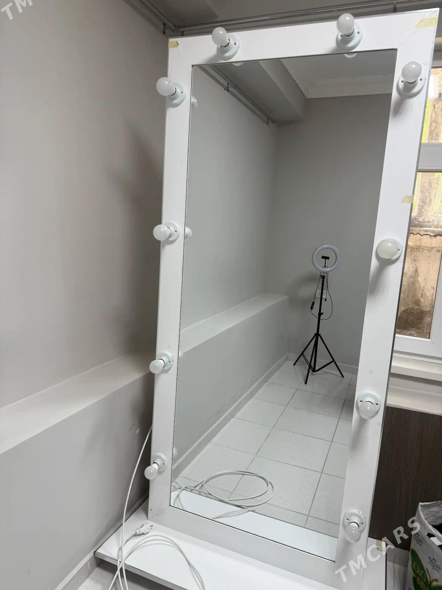Çyraly, lampaly ayna - Parahat 4 - img 1