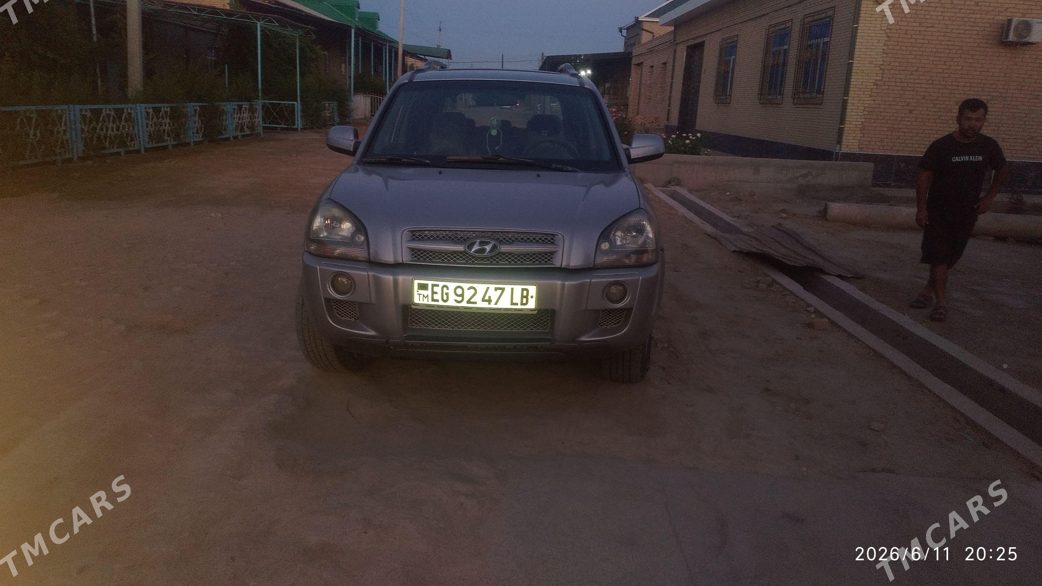 Hyundai Tucson 2004 - 130 000 TMT - Чарджоу - img 1