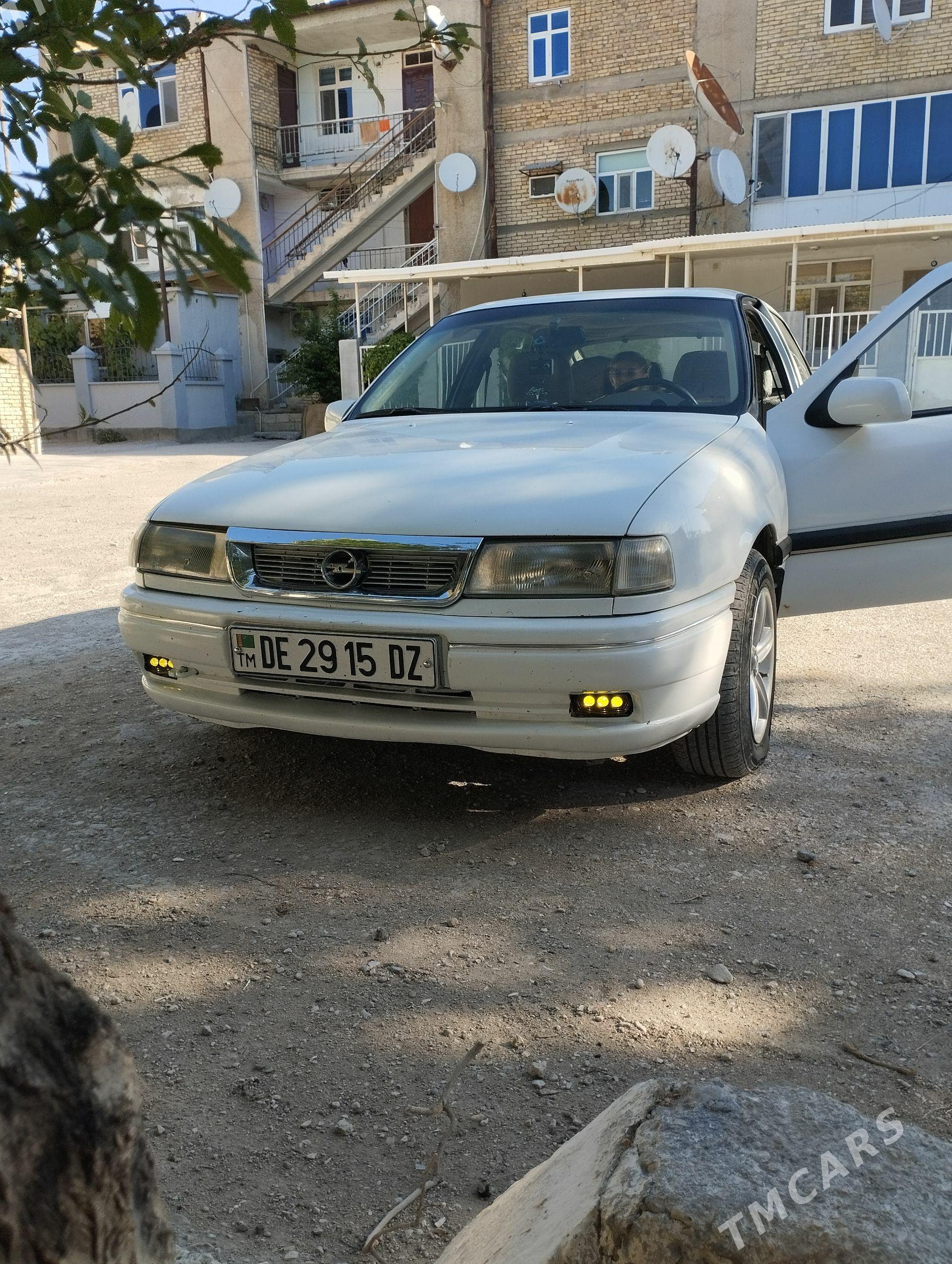 Opel Vectra 1995 - 46 000 TMT - Губадаг - img 1