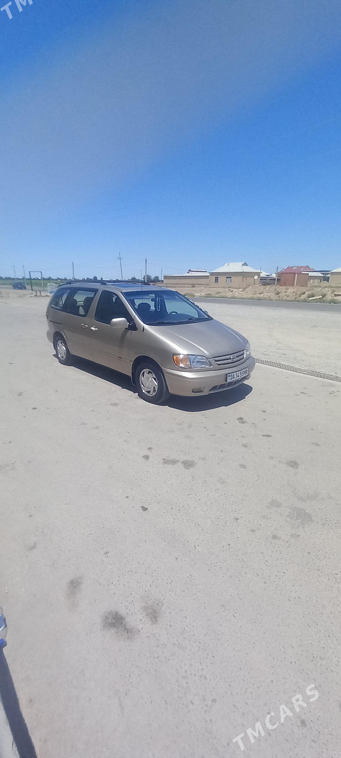 Toyota Sienna 2000 - 174 000 TMT - Сакарчага - img 1