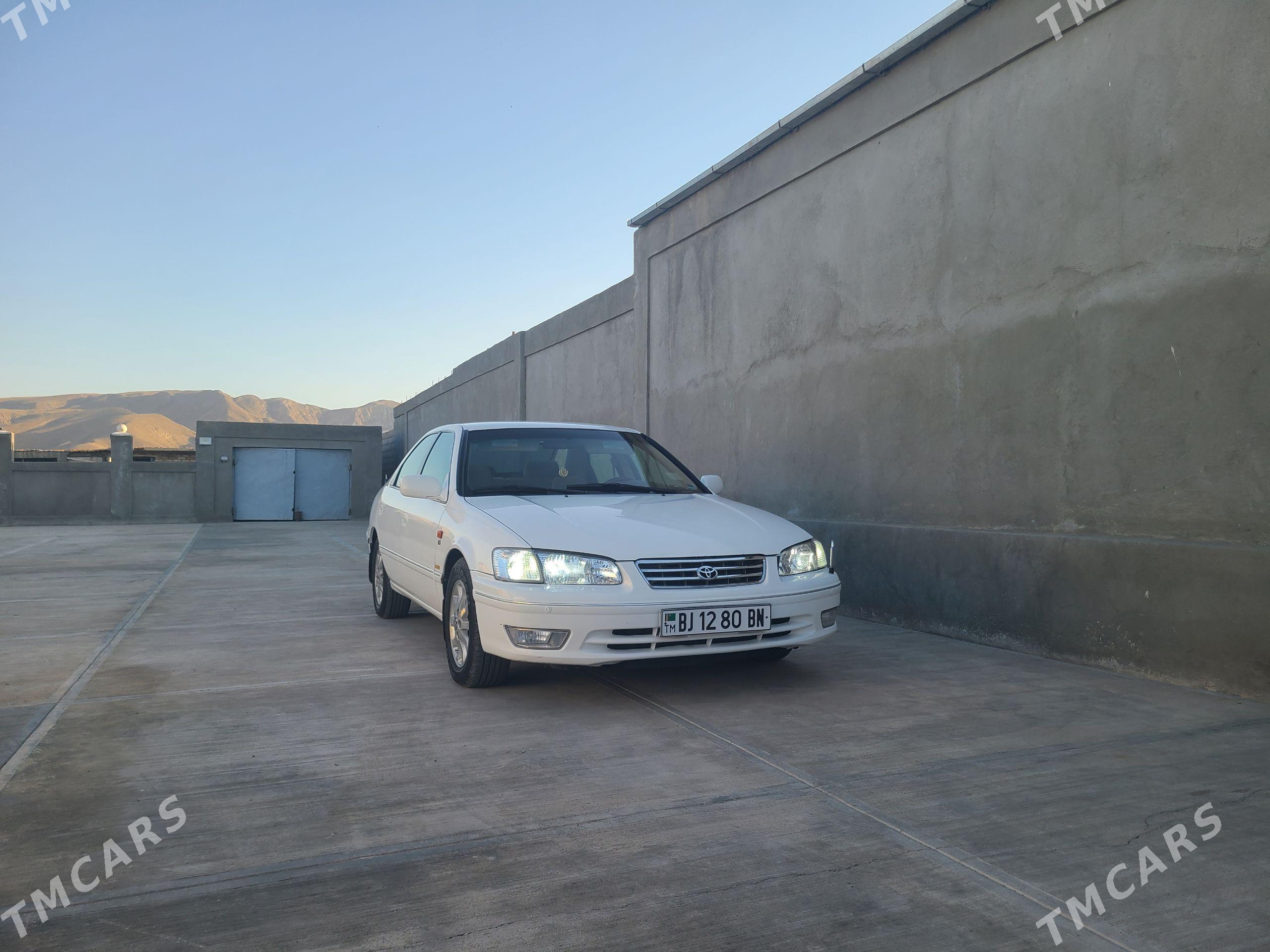 Toyota Camry 2000 - 157 000 TMT - Gyzylarbat - img 1