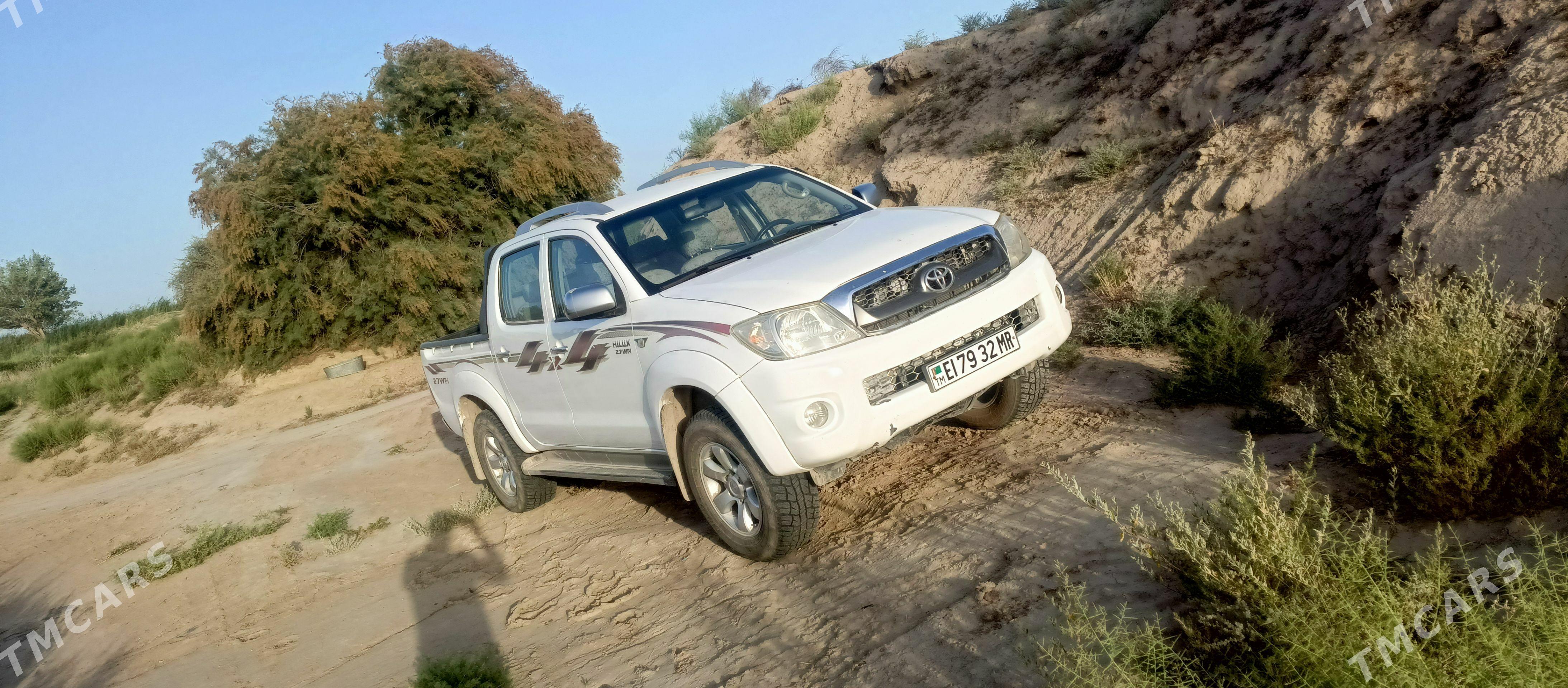 Toyota Hilux 2009 - 280 000 TMT - Байрамали - img 1