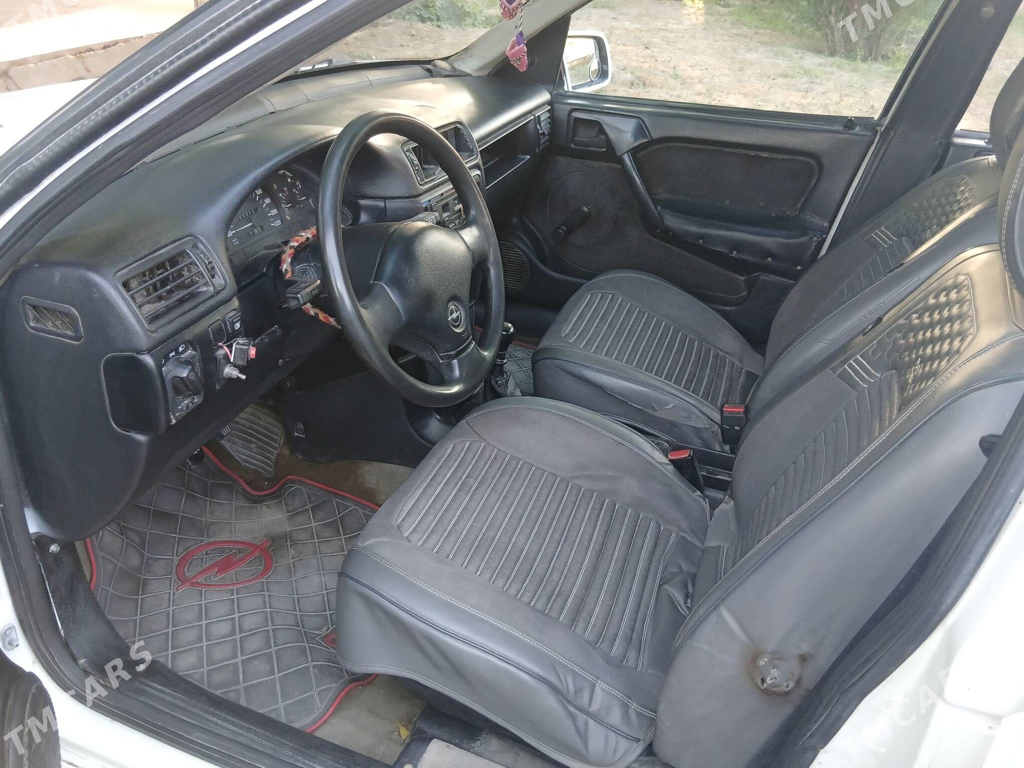 Opel Vectra 1991 - 45 000 TMT - Bäherden - img 1