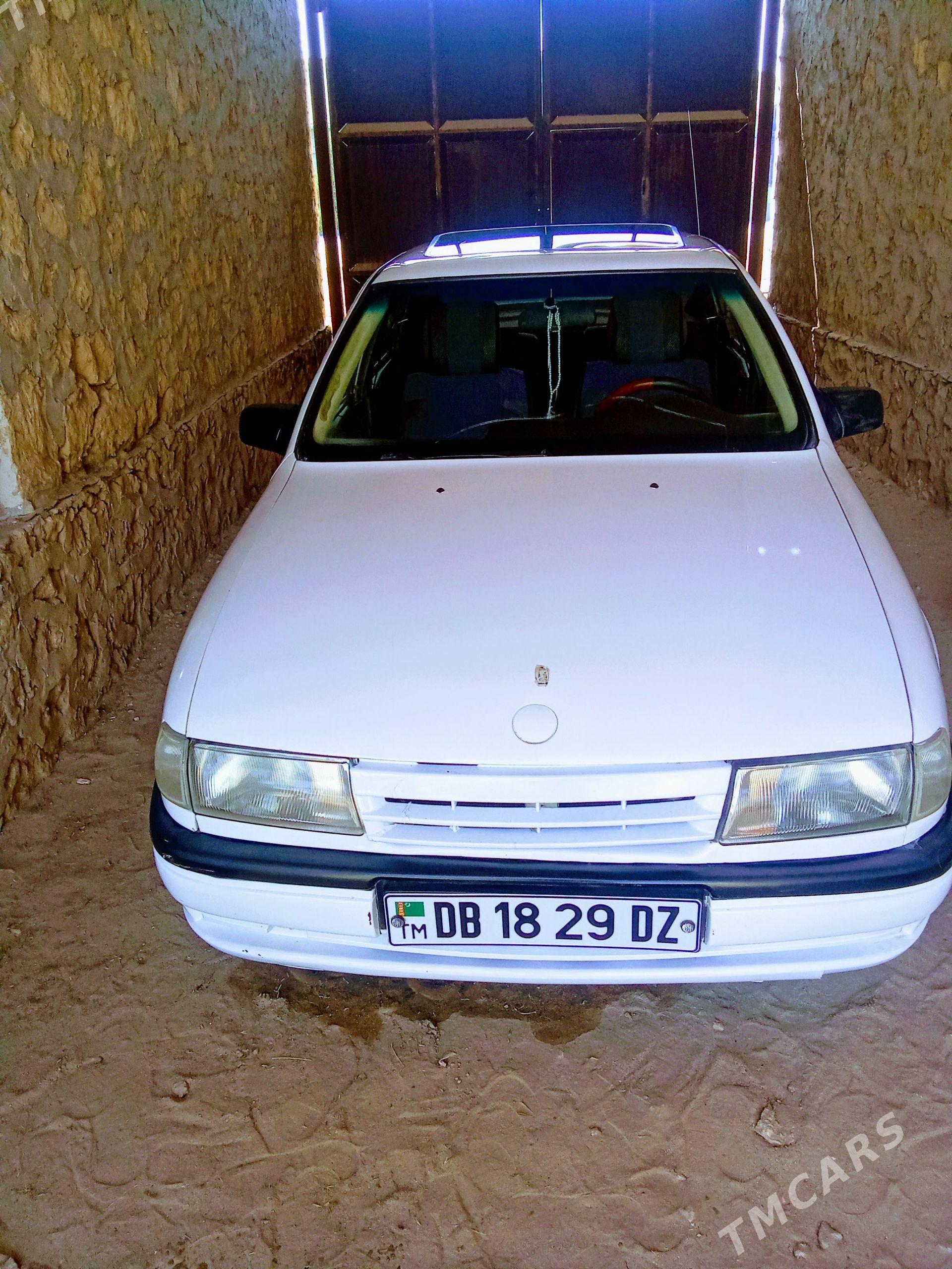 Opel Vectra 1991 - 35 000 TMT - Достлук - img 1