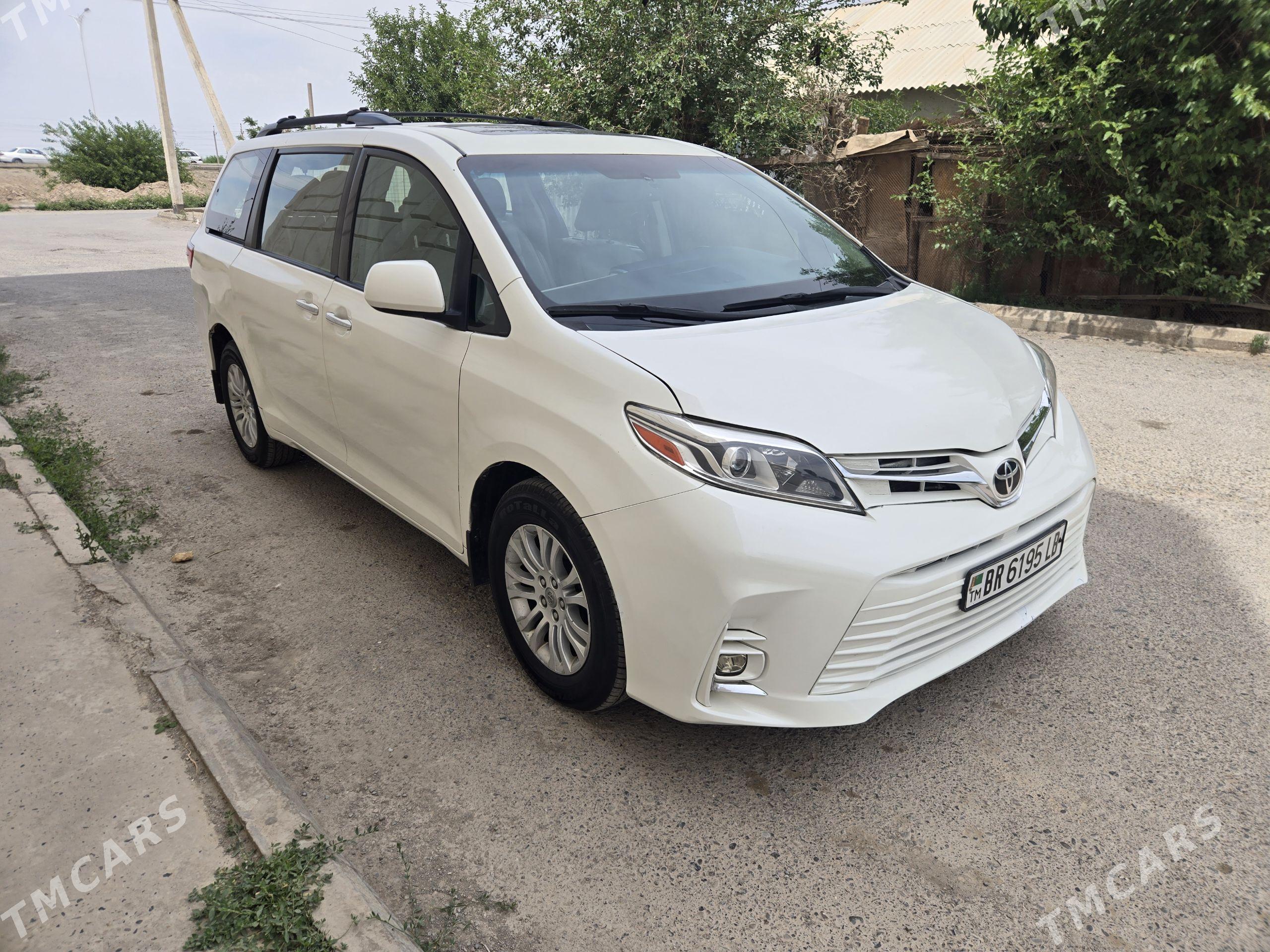 Toyota Sienna 2015 - 365 000 TMT - Туркменабат - img 1