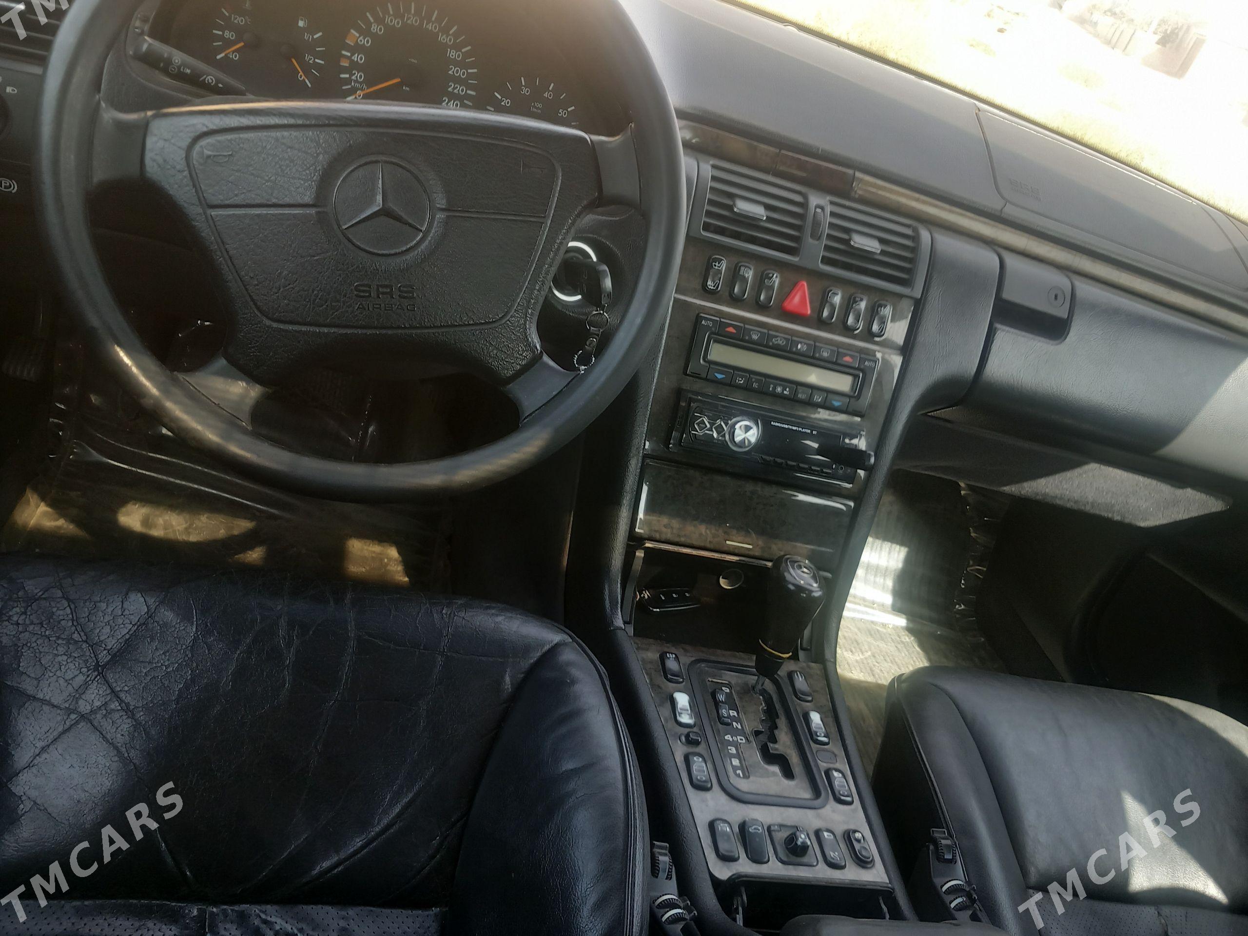 Mercedes-Benz E430 1999 - 82 000 TMT - Bäherden - img 1