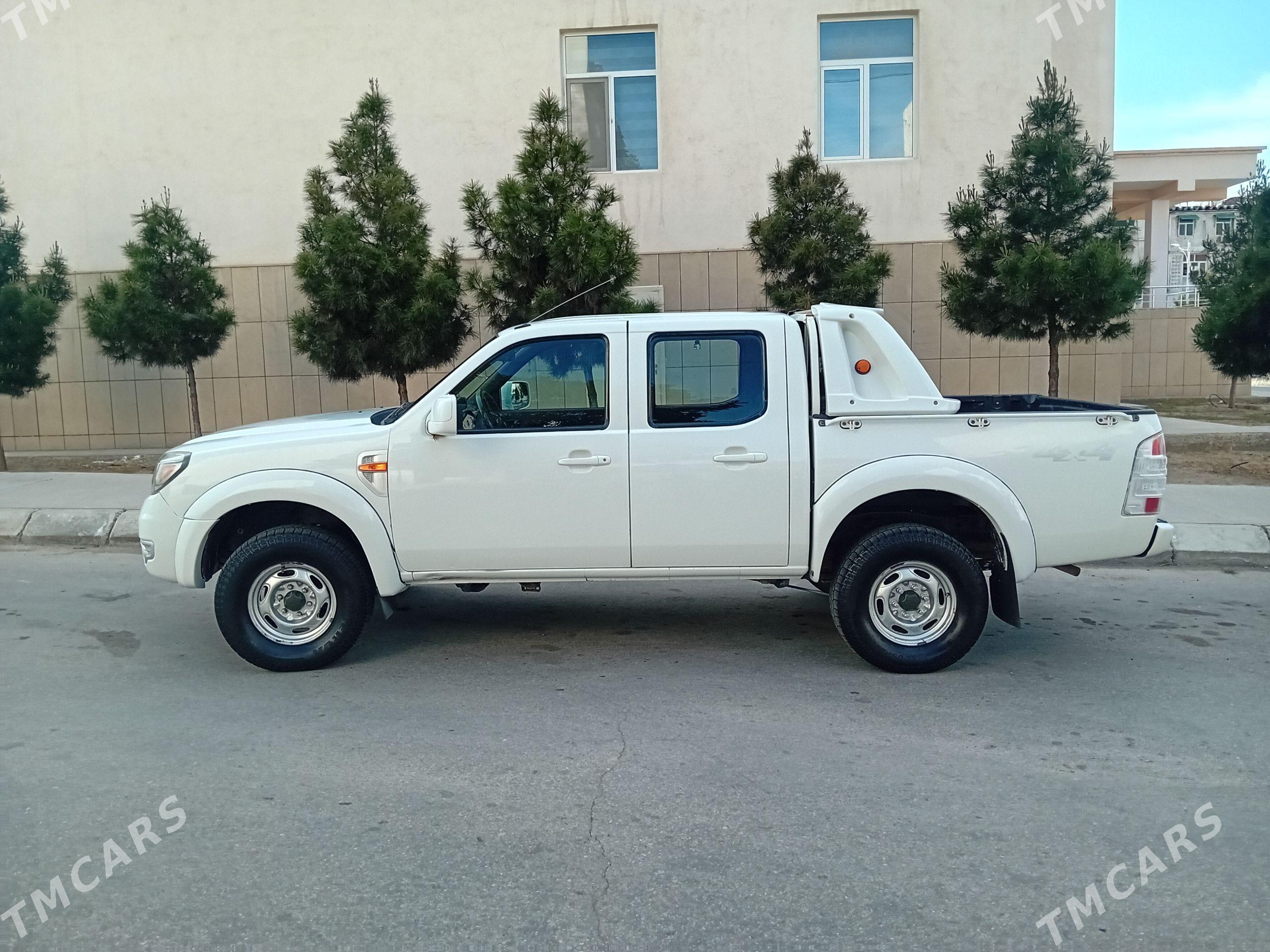 Toyota Hilux 2010 - 165 000 TMT - Туркменбаши - img 1