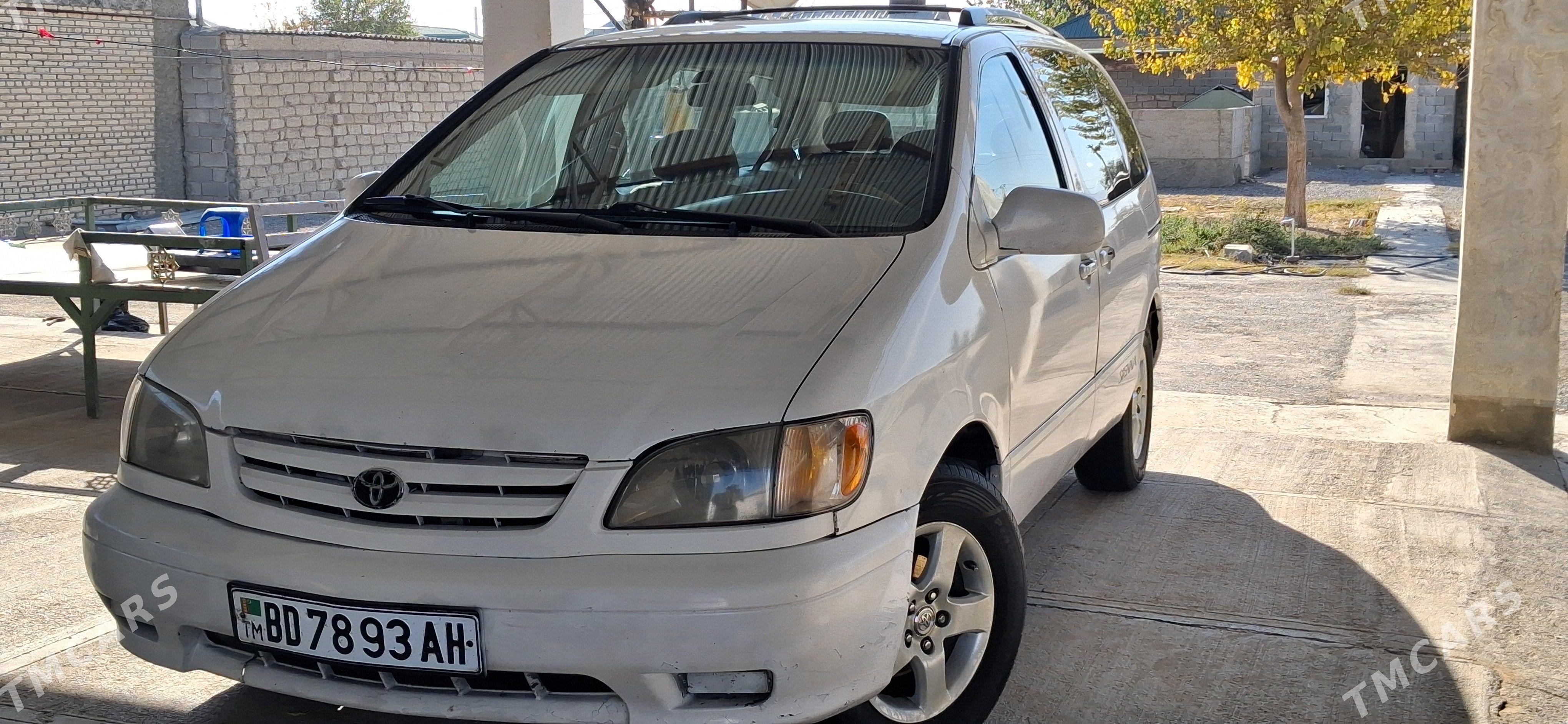 Toyota Sienna 2002 - 190 000 TMT - Анев - img 1