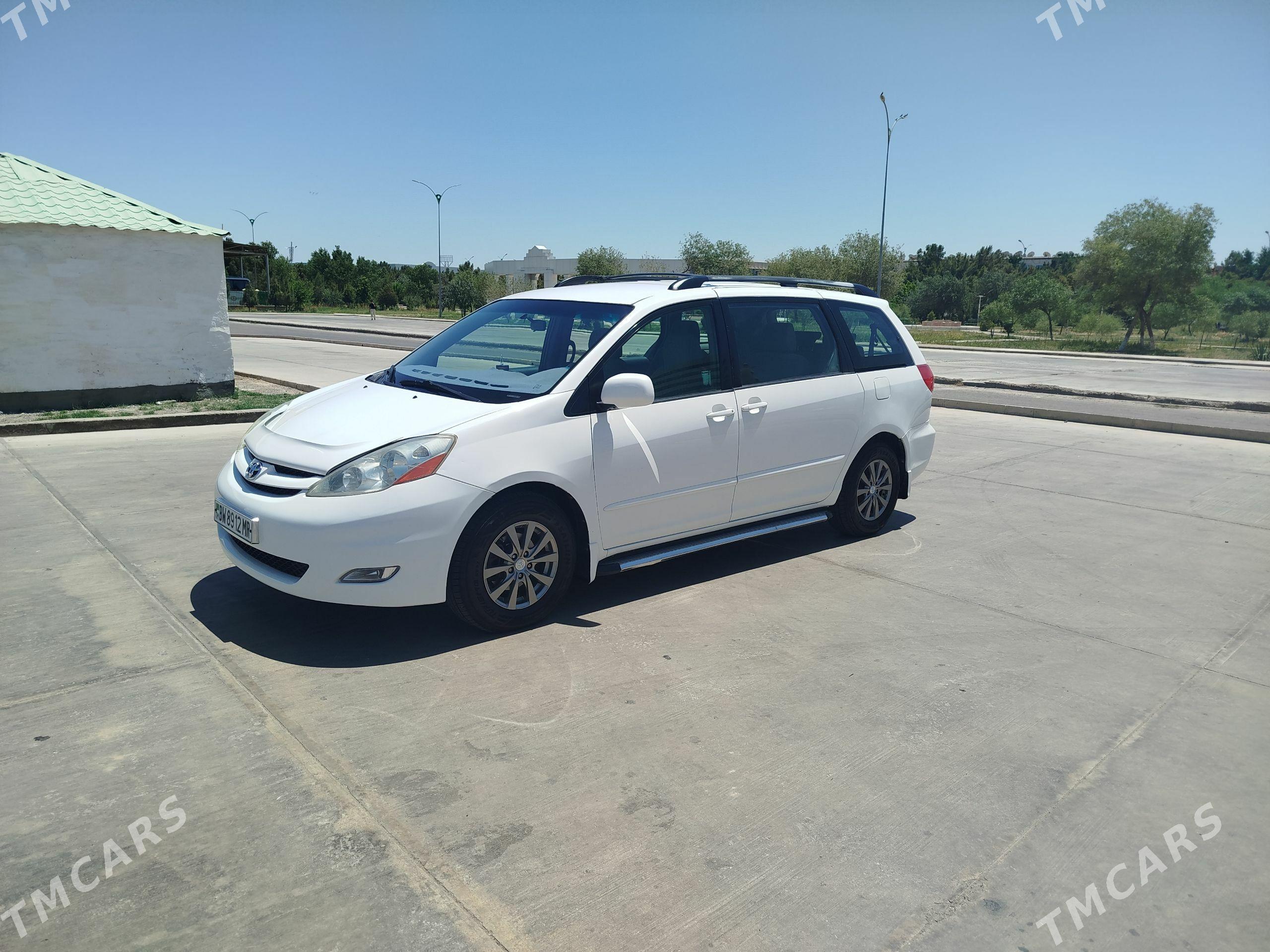 Toyota Sienna 2006 - 290 000 TMT - Мары - img 1
