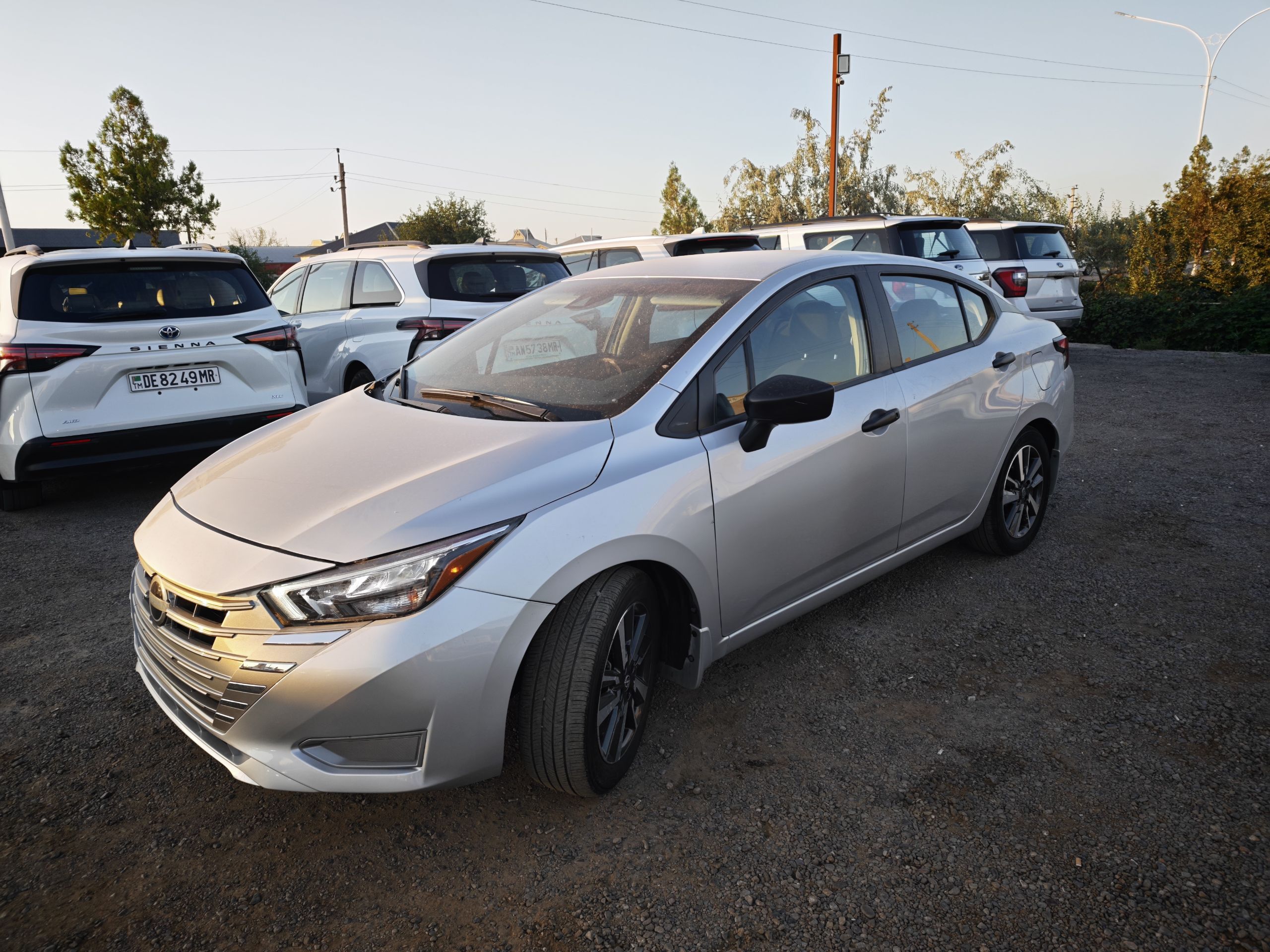 Nissan Versa 2024 - 242 500 TMT - Мары - img 1