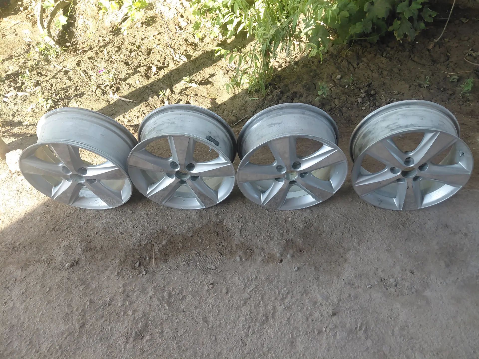 diska R17 3 000 TMT - Гурбансолтан Едже - img 1