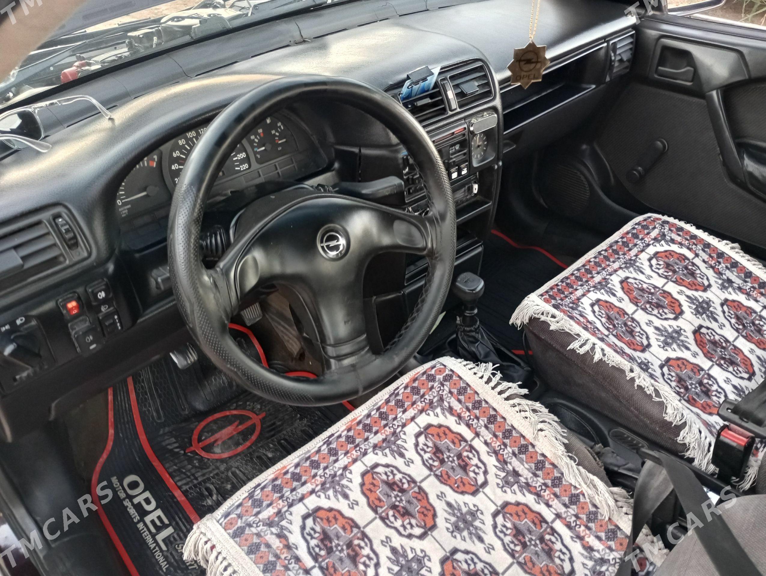 Opel Vectra 1991 - 50 000 TMT - Дянев - img 1