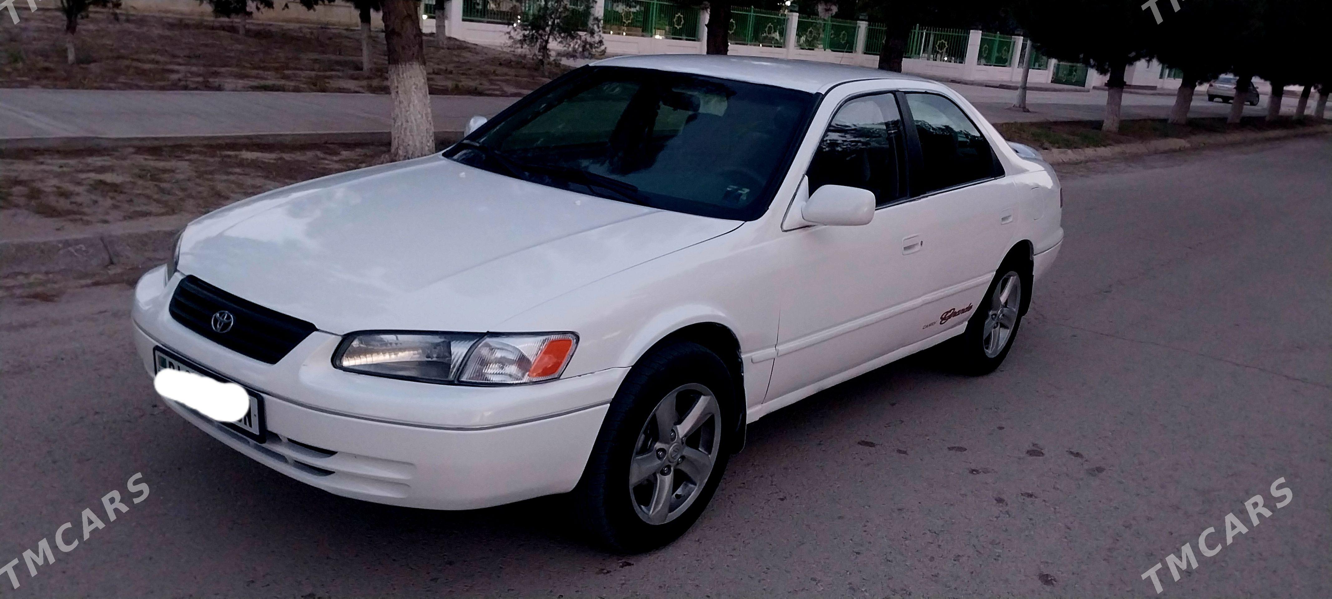Toyota Camry 1999 - 137 000 TMT - Берекет - img 1