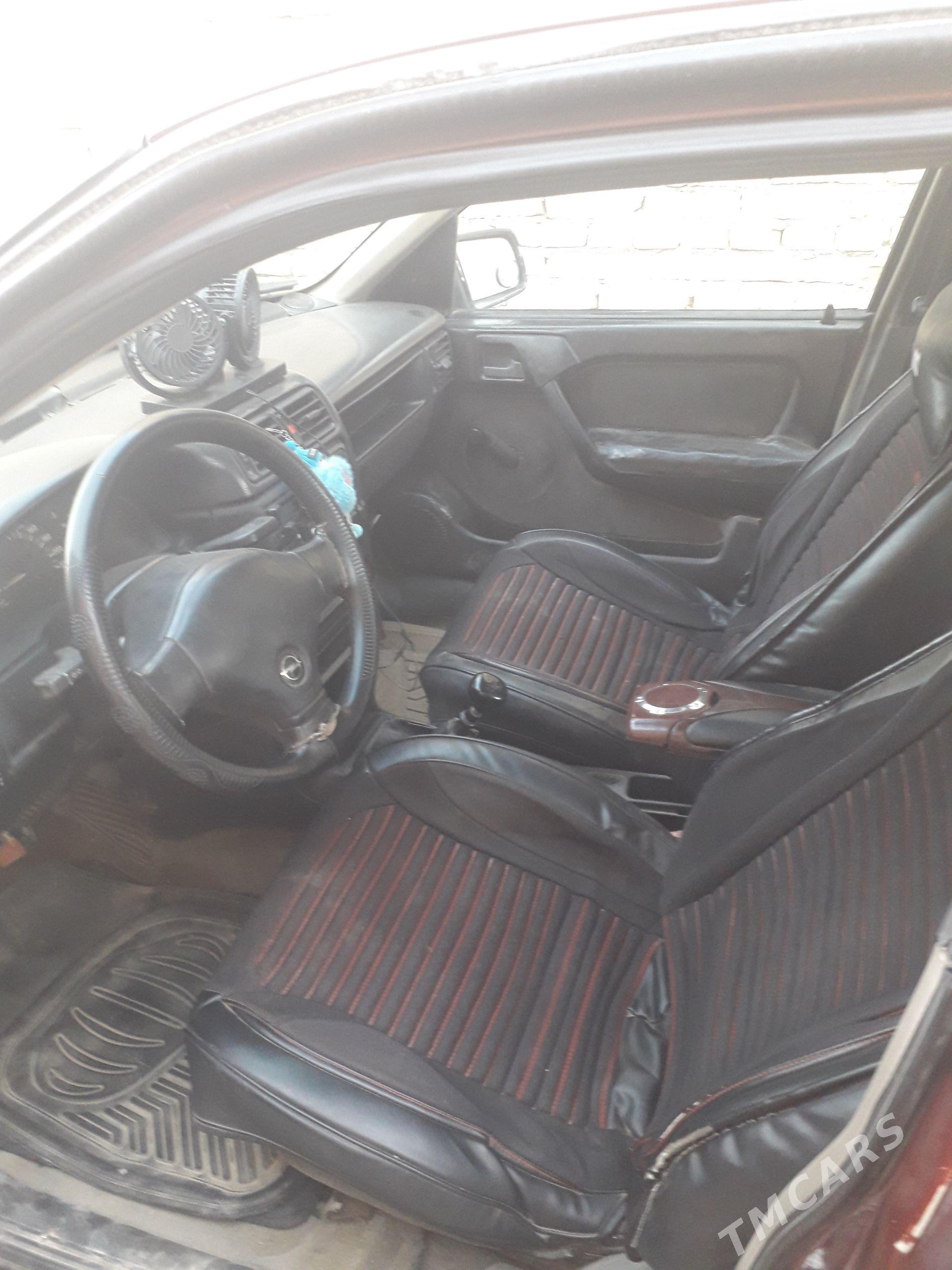 Opel Vectra 1991 - 30 000 TMT - Çärjew - img 1