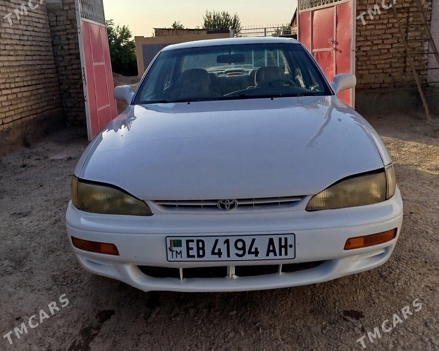 Toyota Camry 1996 - 105 000 TMT - Теджен - img 1