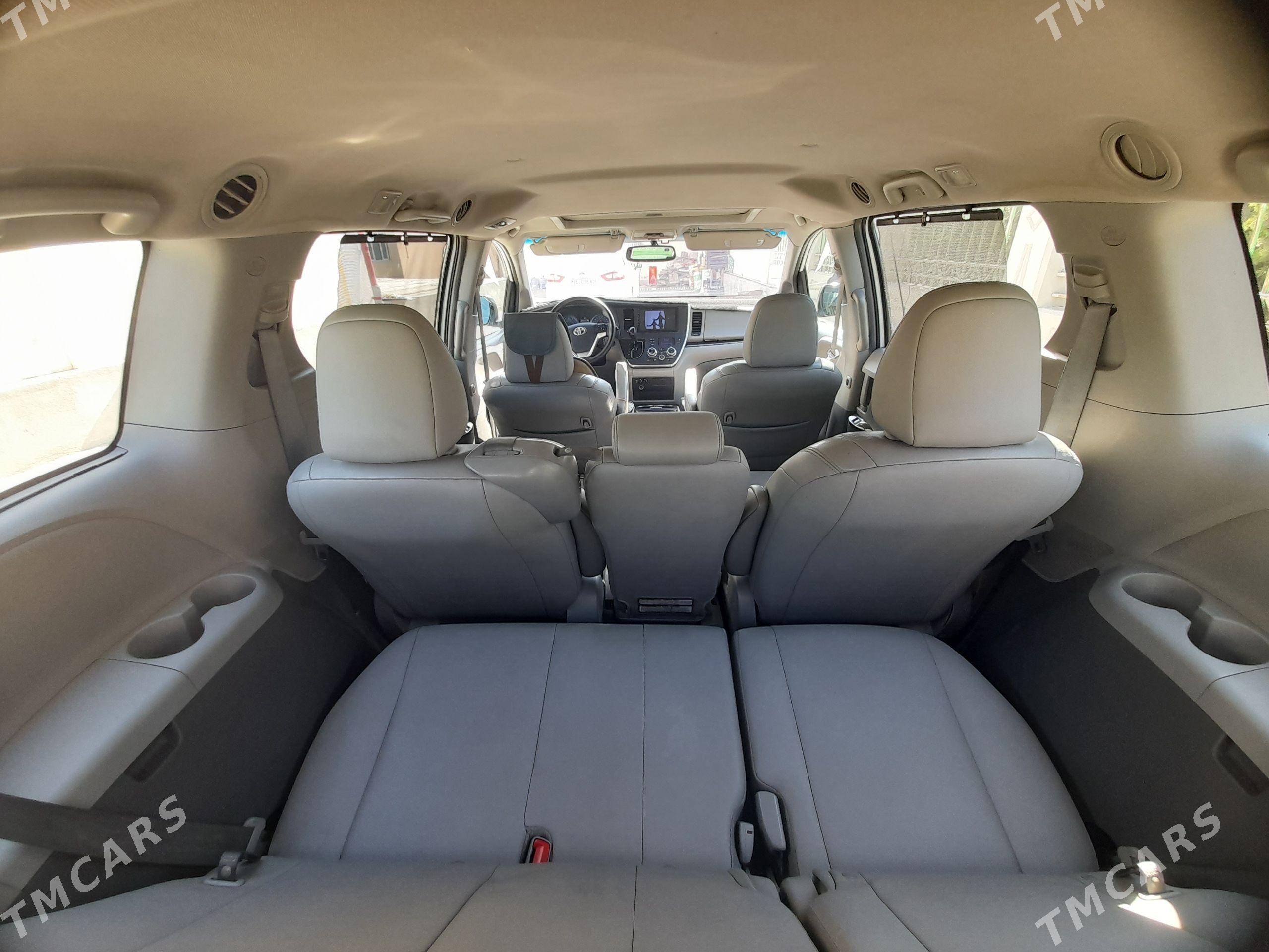 Toyota Sienna 2015 - 440 000 TMT - Чоганлы - img 1