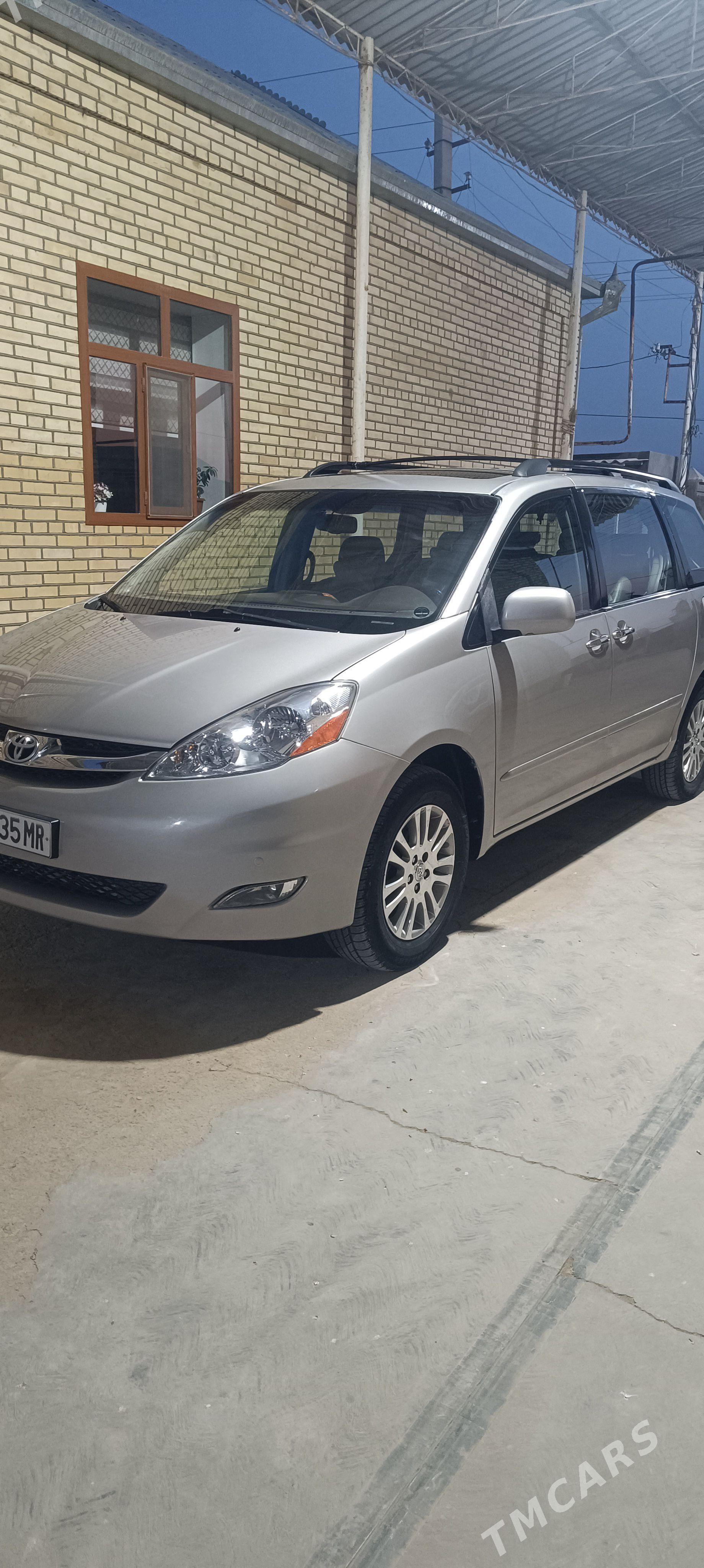 Toyota Sienna 2008 - 270 000 TMT - Мары - img 1