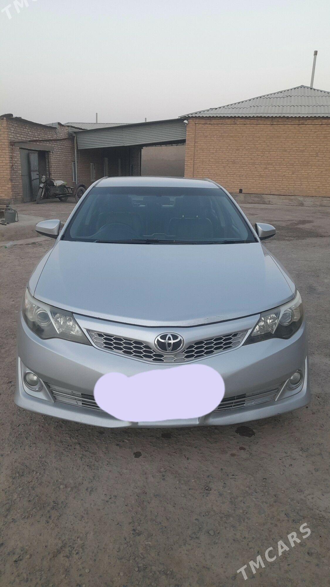 Toyota Camry 2012 - 225 000 TMT - Теджен - img 1