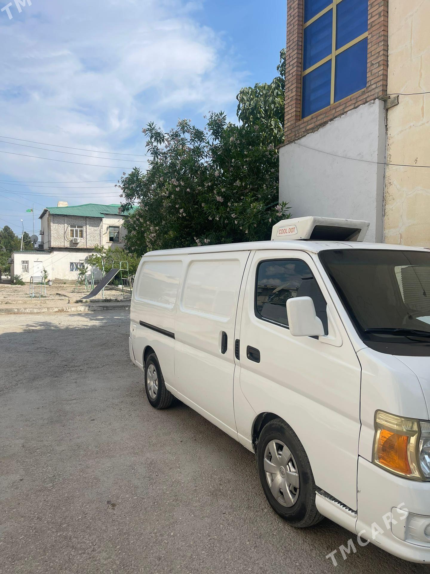 Nissan Urvan 2011 - 160 000 TMT - Балканабат - img 1