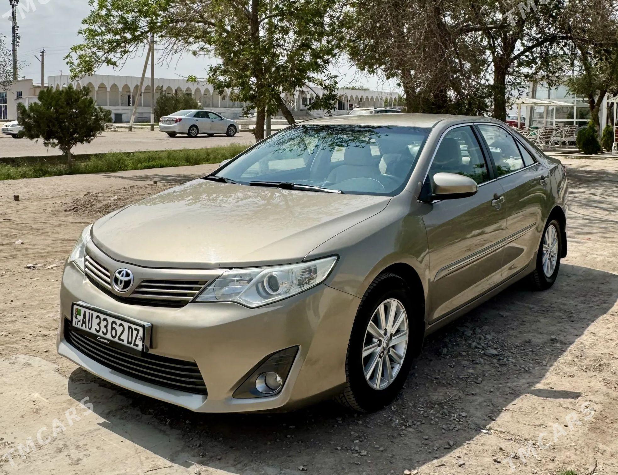 Toyota Camry 2012 - 240 000 TMT - Гурбансолтан Едже - img 1