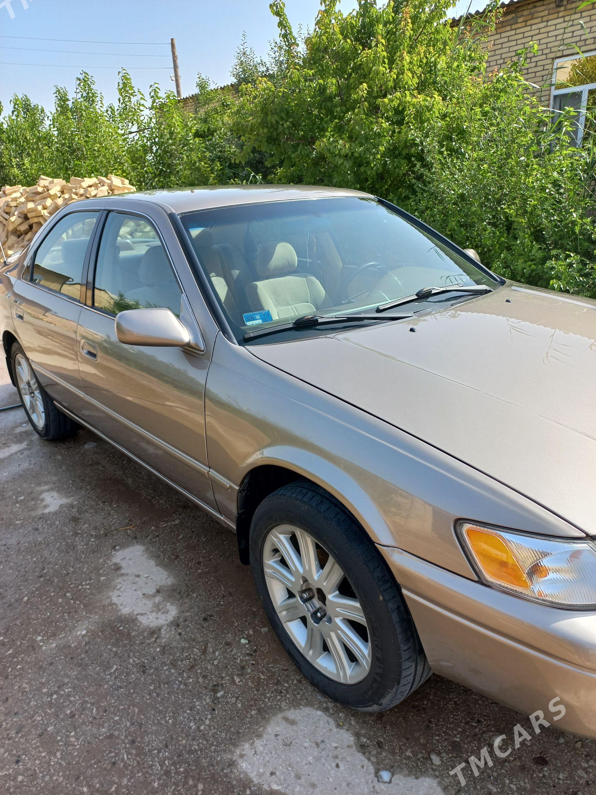 Toyota Camry 1999 - 168 000 TMT - Сакар - img 1