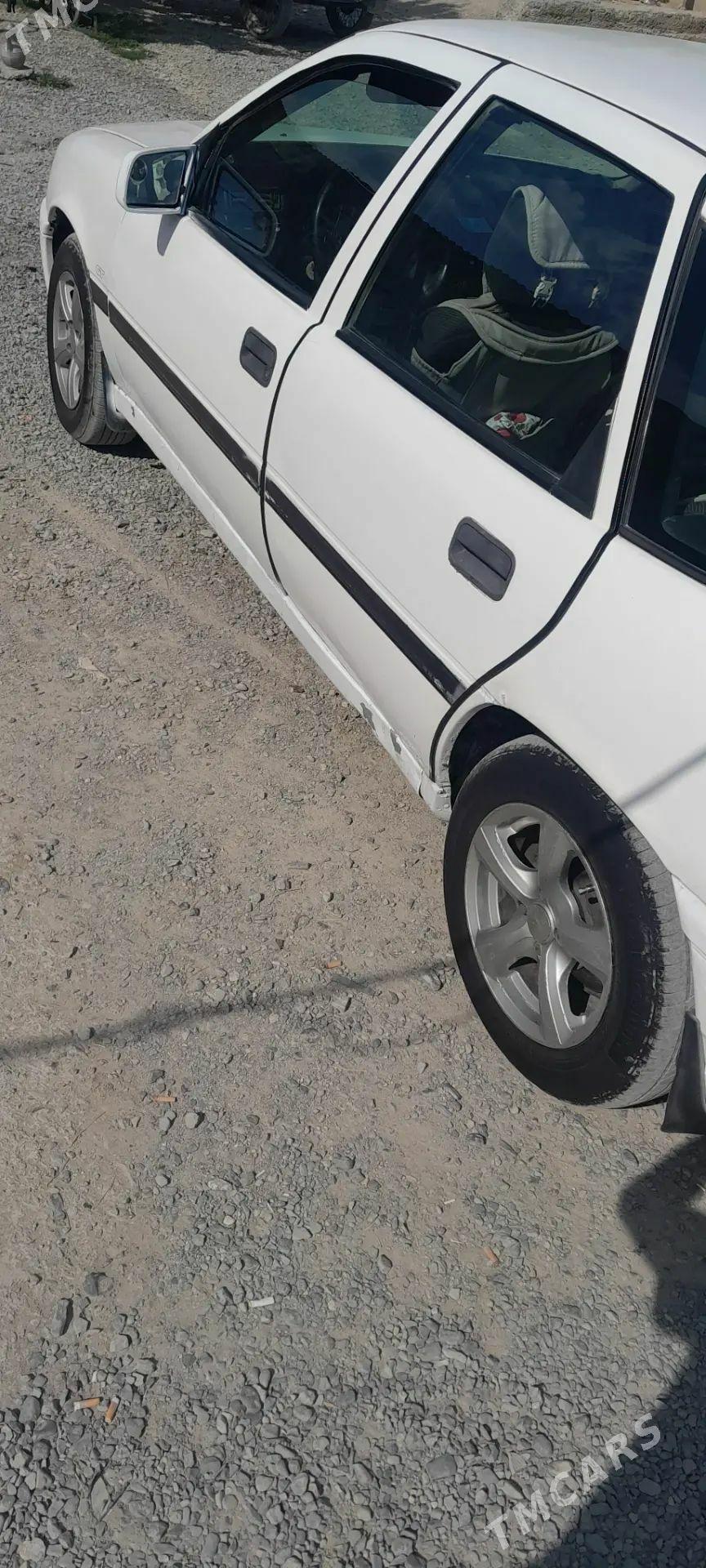 Opel Vectra 1990 - 34 000 TMT - Bäherden - img 1