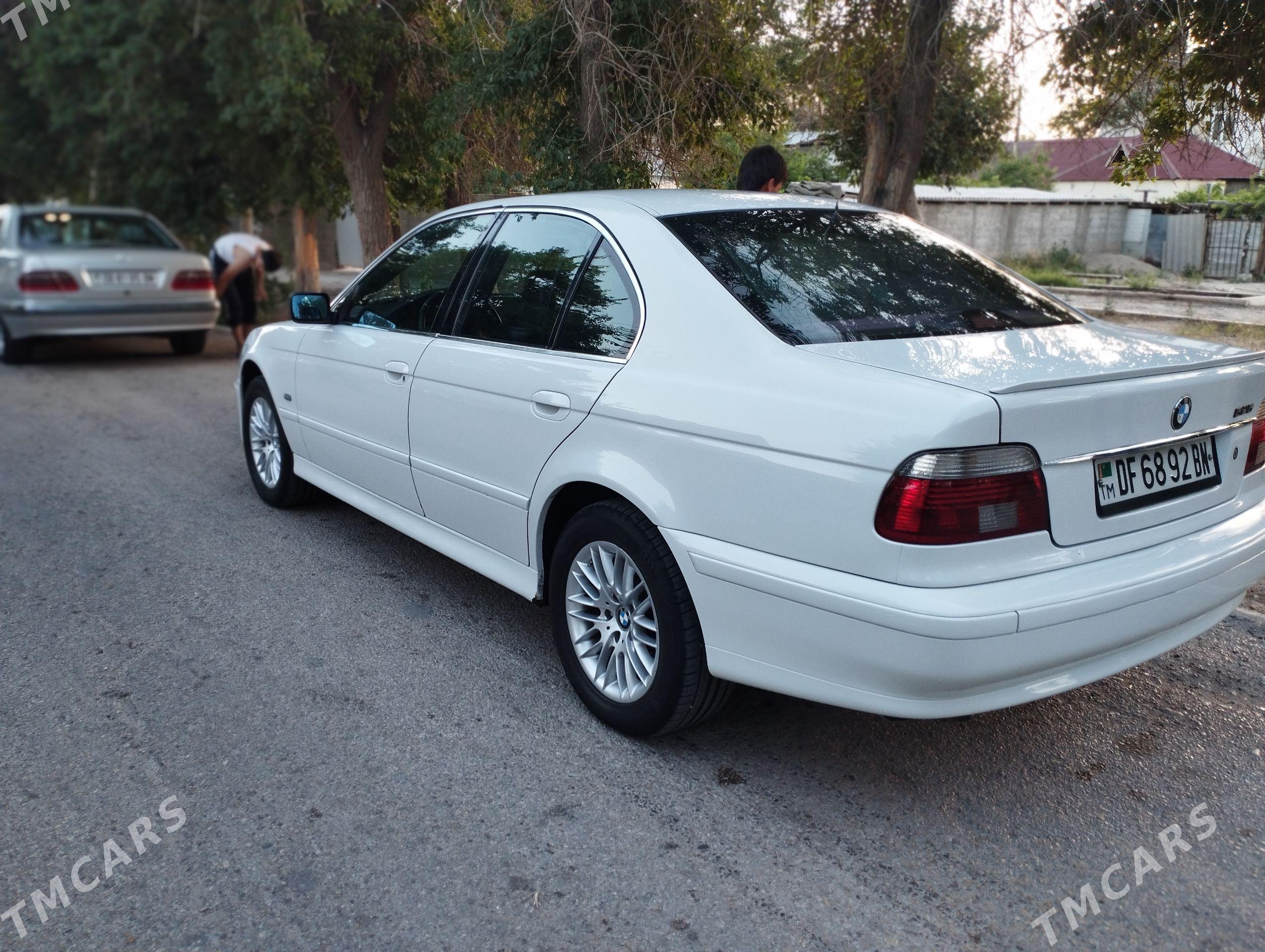 BMW E39 2002 - 131 000 TMT - Балканабат - img 1