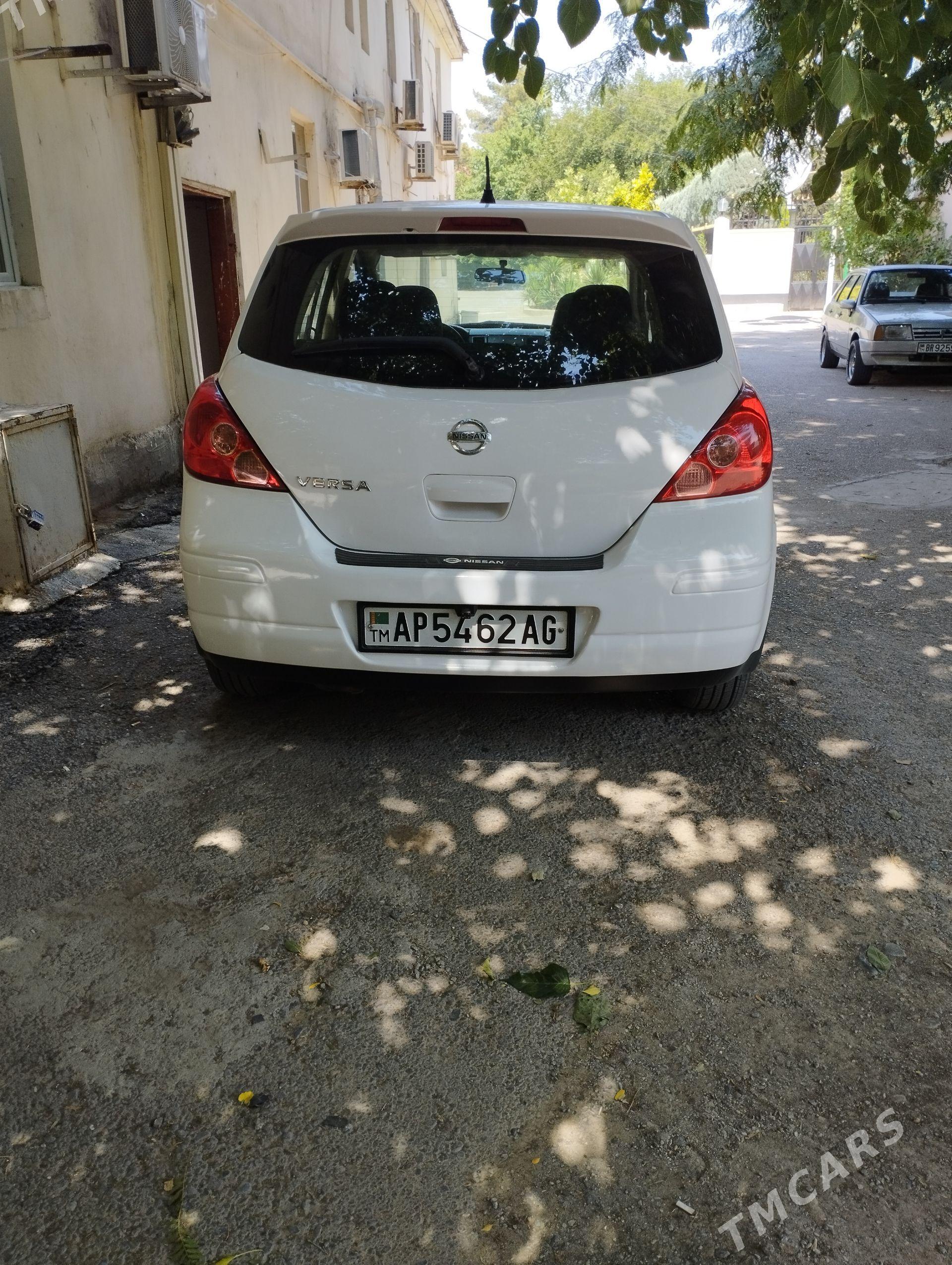Nissan Versa 2010 - 139 000 TMT - 30 мкр - img 1