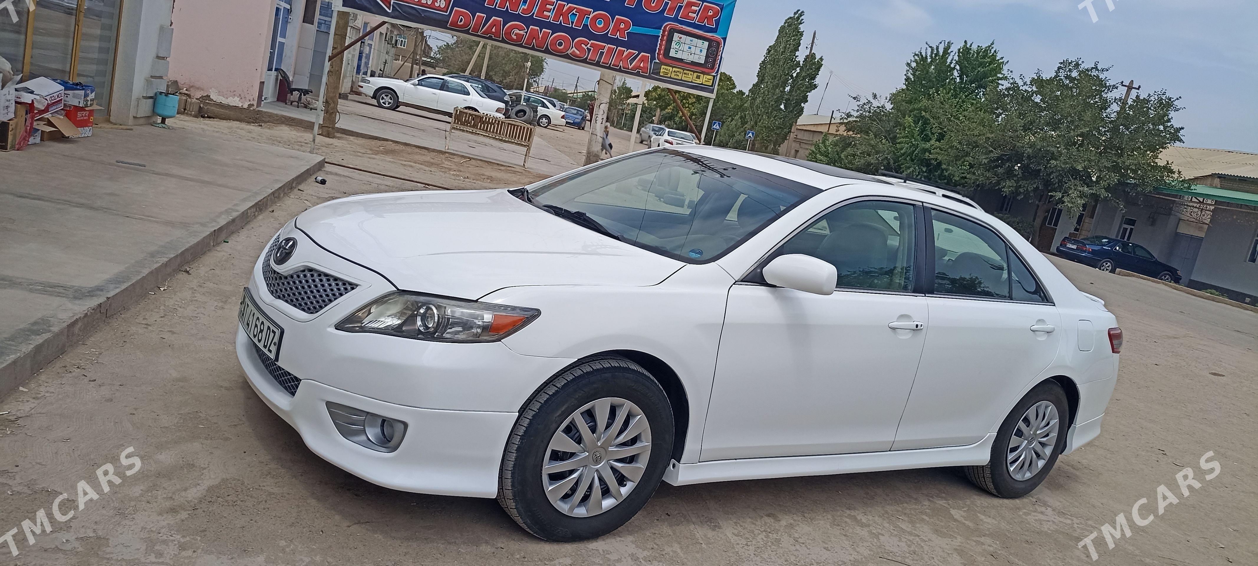 Toyota Camry 2011 - 220 000 TMT - Гурбансолтан Едже - img 1