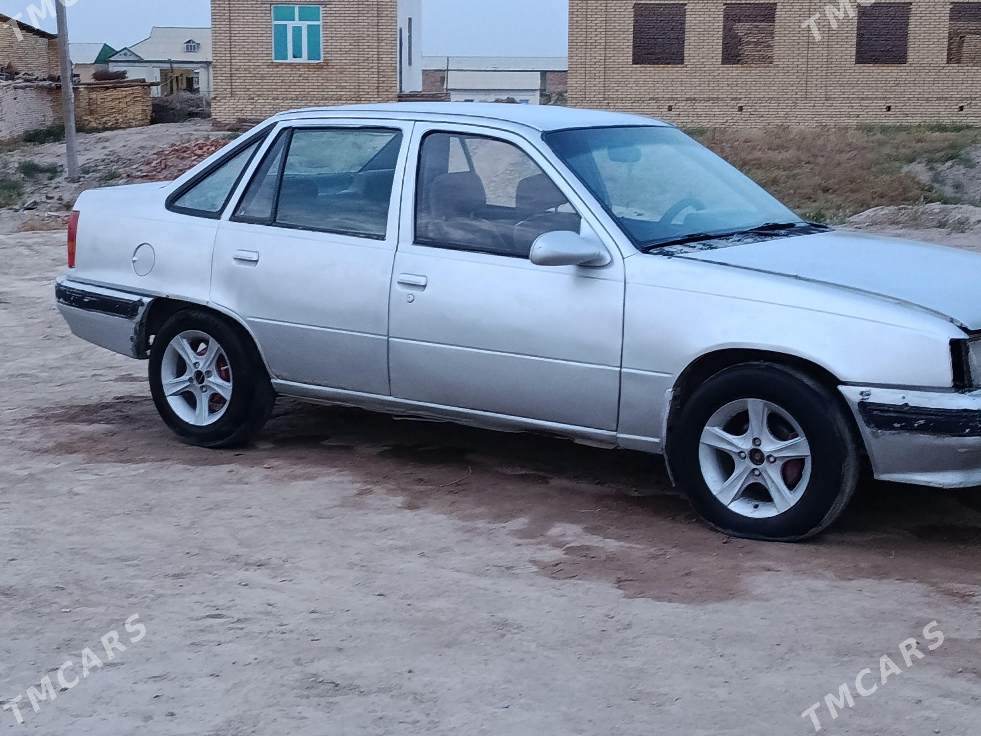 Opel Vectra 1993 - 9 000 TMT - Kerki - img 1