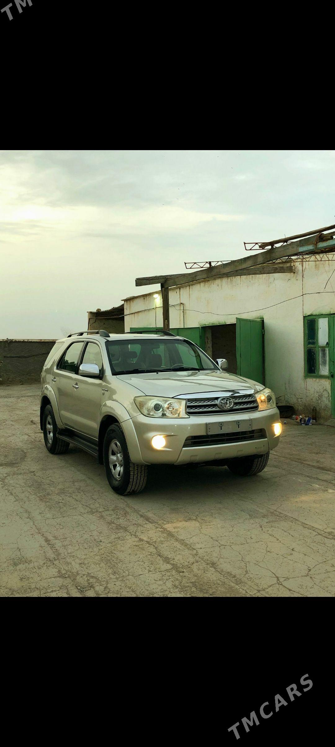 Toyota Fortuner 2010 - 350 000 TMT - Магданлы - img 1