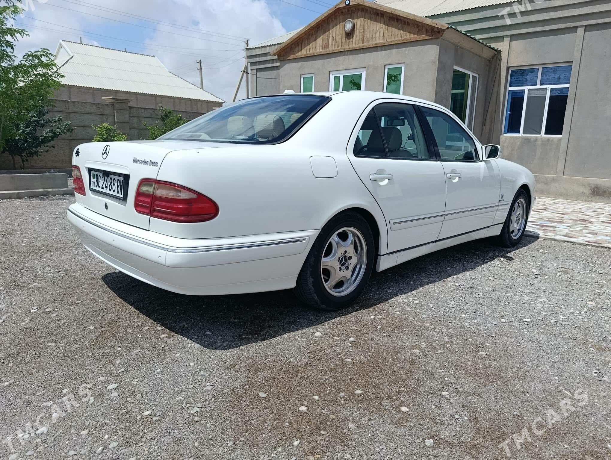 Mercedes-Benz E320 2001 - 155 000 TMT - Гумдаг - img 1