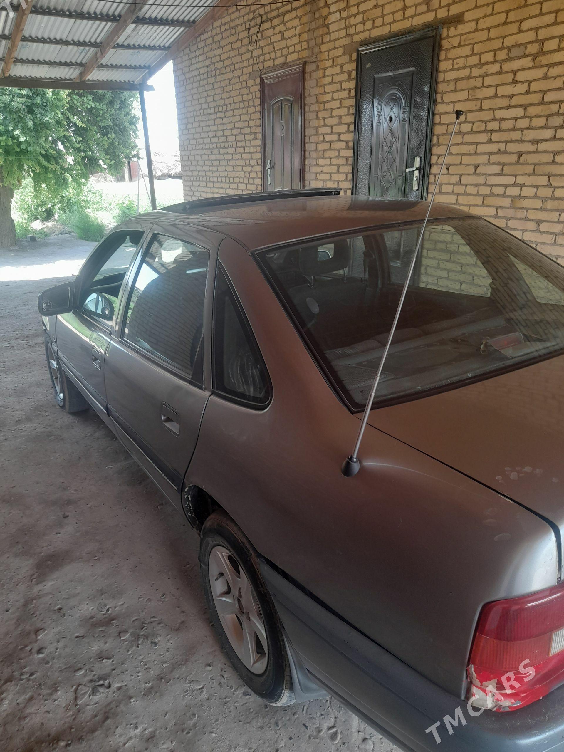 Opel Vectra 1992 - 45 000 TMT - Дянев - img 1