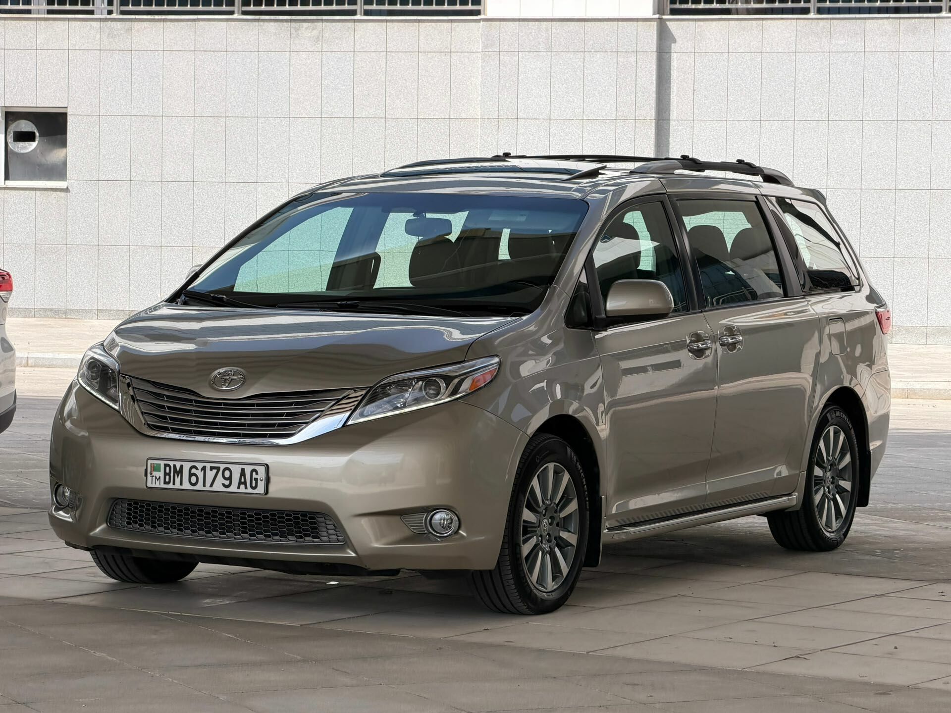 Toyota Sienna 2017 - 445 000 TMT - Ашхабад - img 1