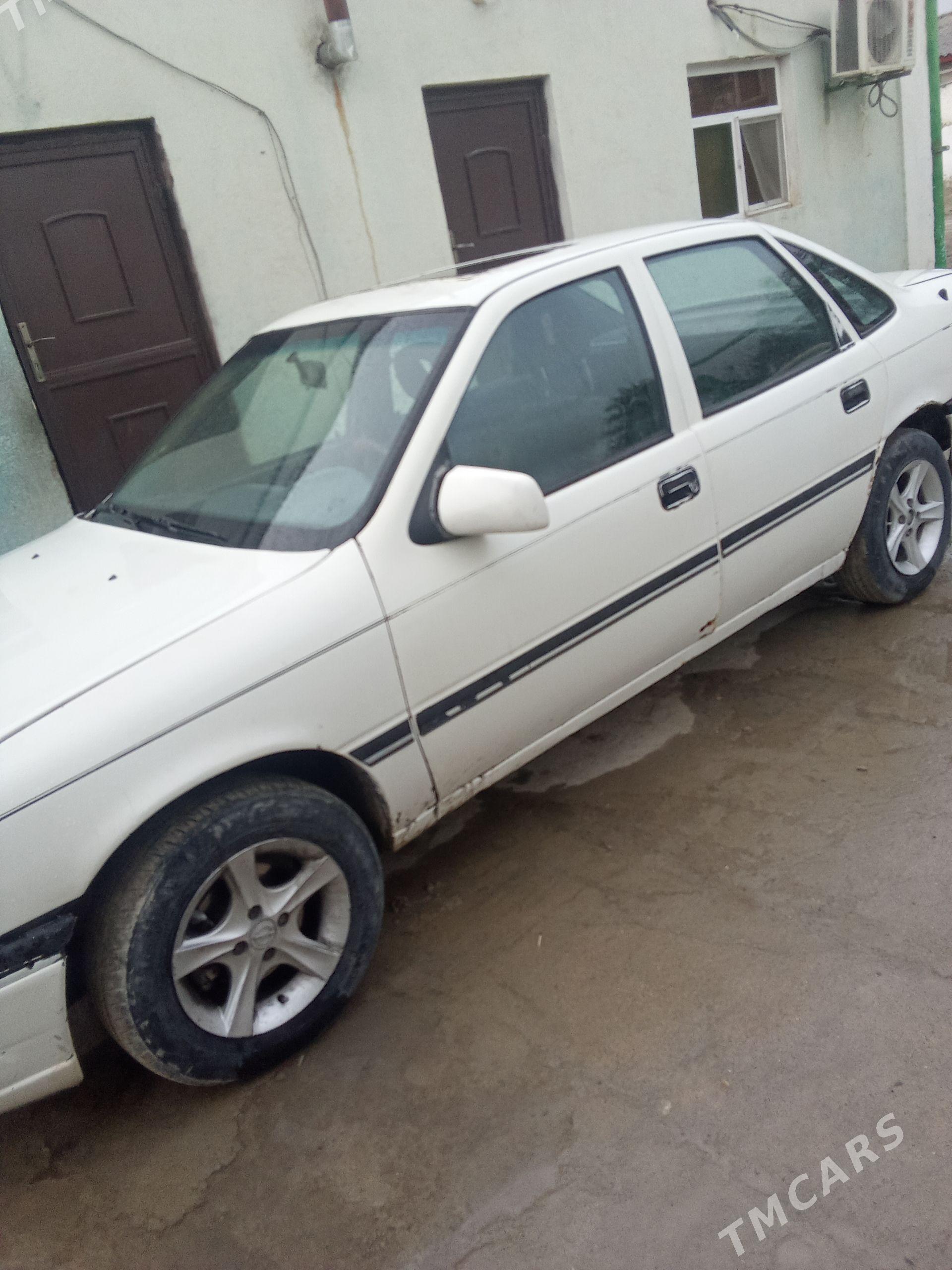 Opel Vectra 1990 - 26 000 TMT - Бахарден - img 1