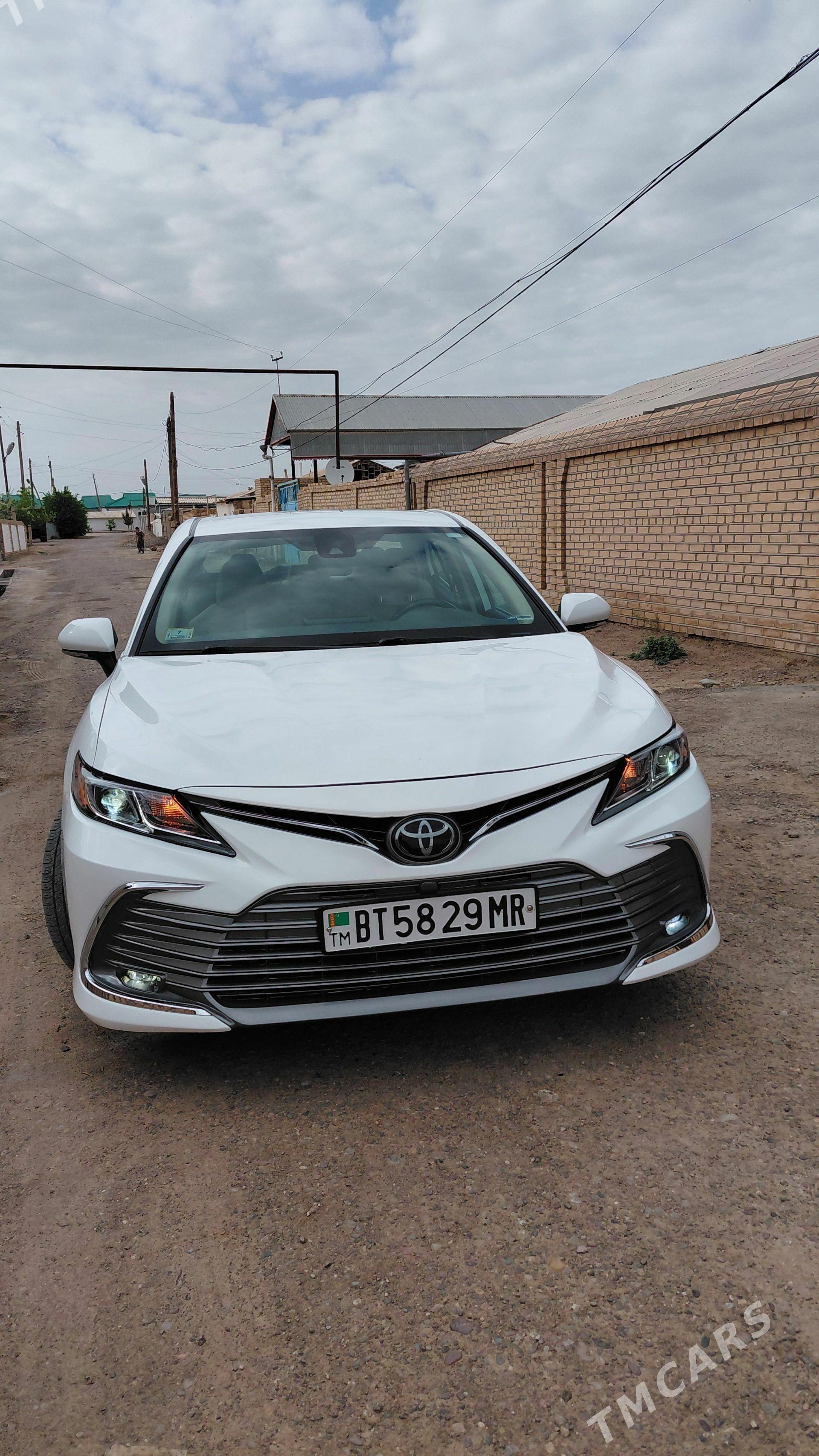 Toyota Camry 2022 - 340 000 TMT - Ýolöten - img 1