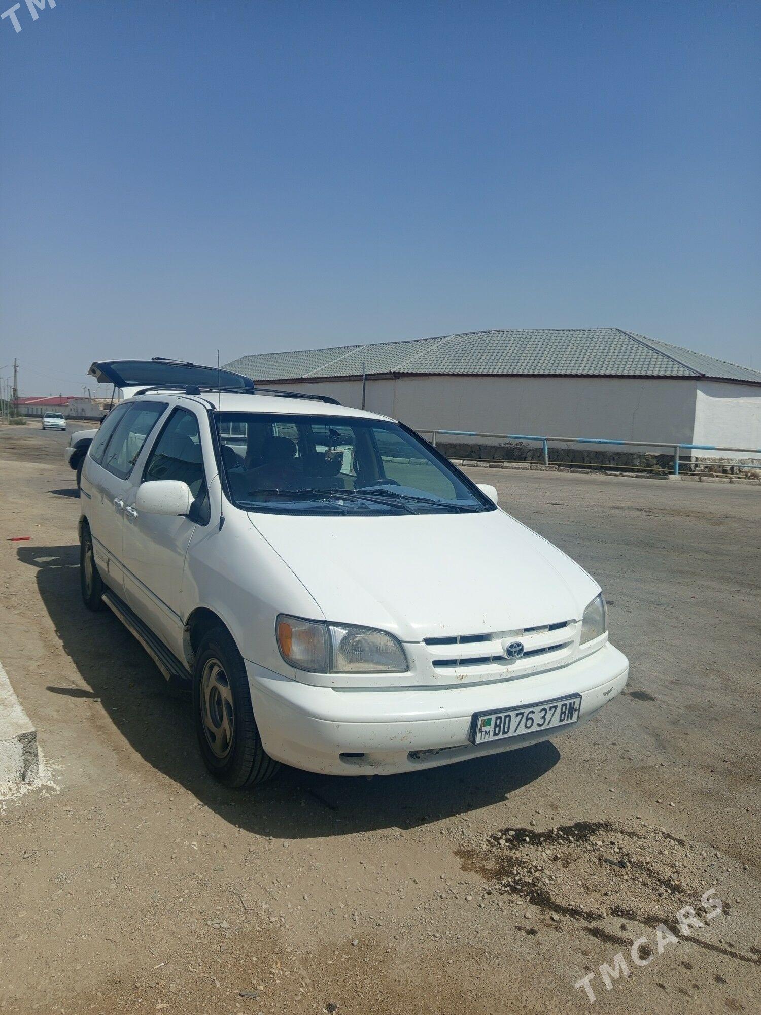 Toyota Sienna 1999 - 160 000 TMT - Балканабат - img 1