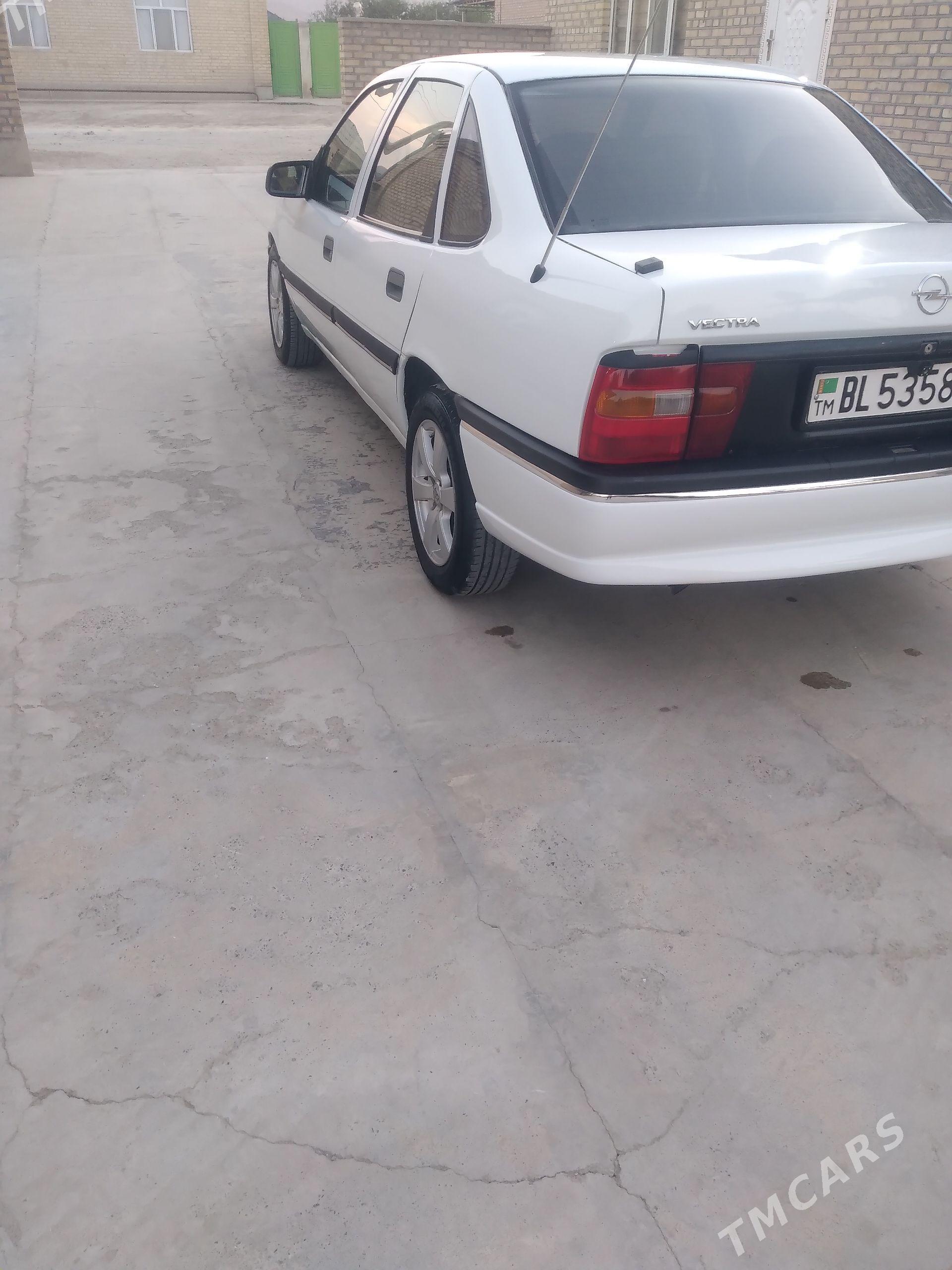 Opel Vectra 1998 - 45 000 TMT - Бахарден - img 1