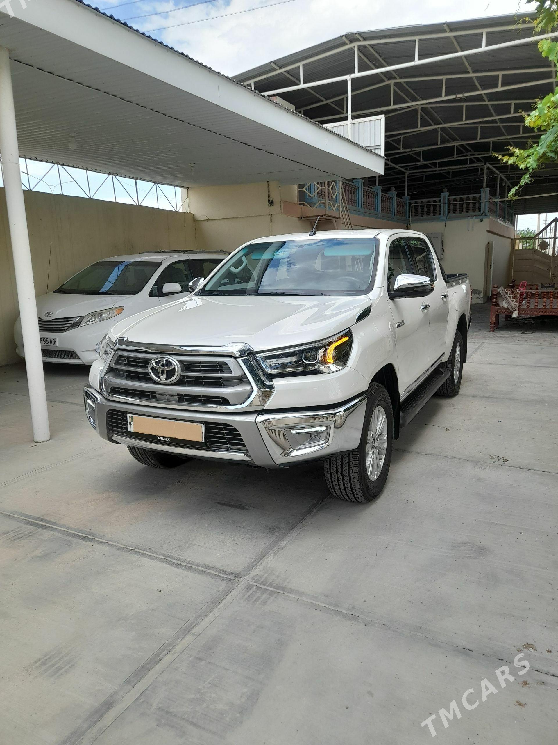 Toyota Hilux 2022 - 640 000 TMT - Ашхабад - img 1