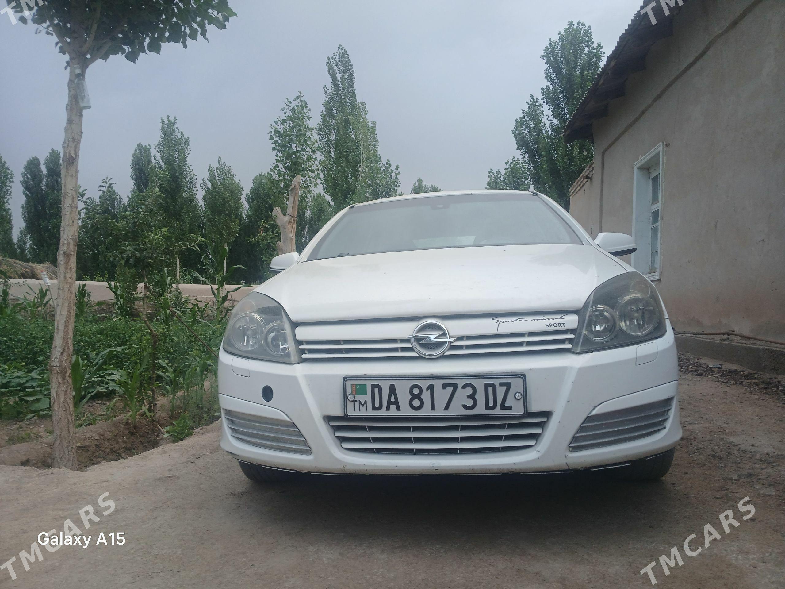 Opel Astra 2004 - 98 000 TMT - Губадаг - img 1
