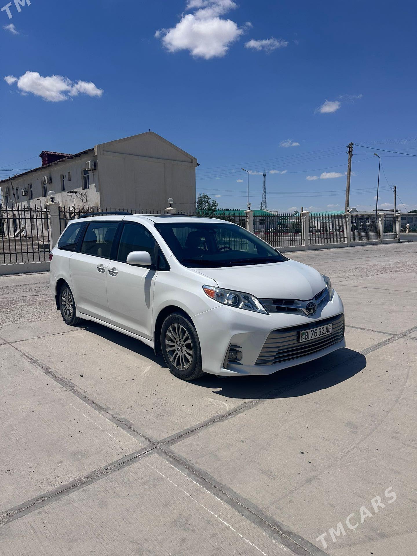 Toyota Sienna 2019 - 520 000 TMT - Aşgabat - img 1