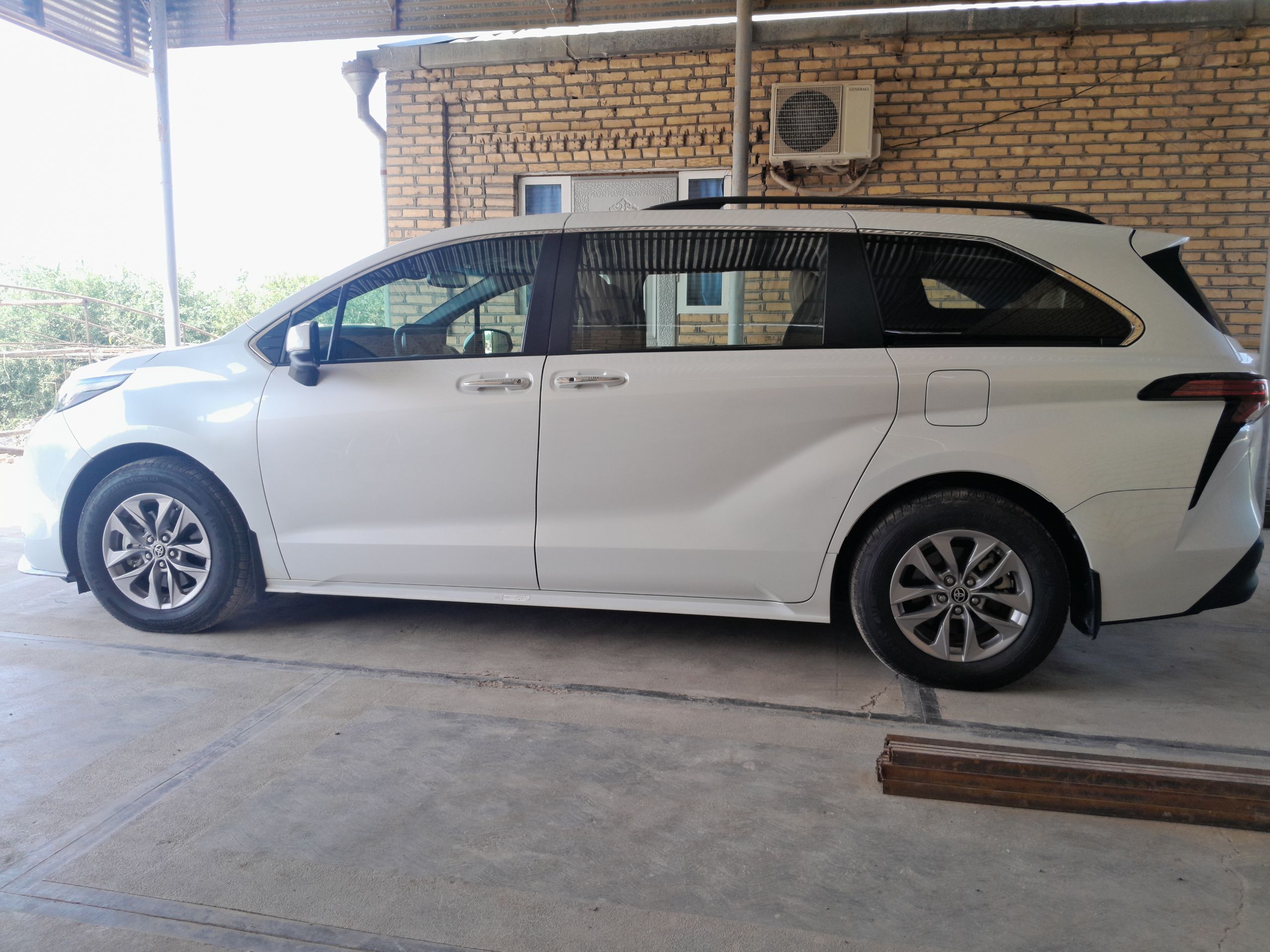 Toyota Sienna 2022 - 620 000 TMT - Мургап - img 1