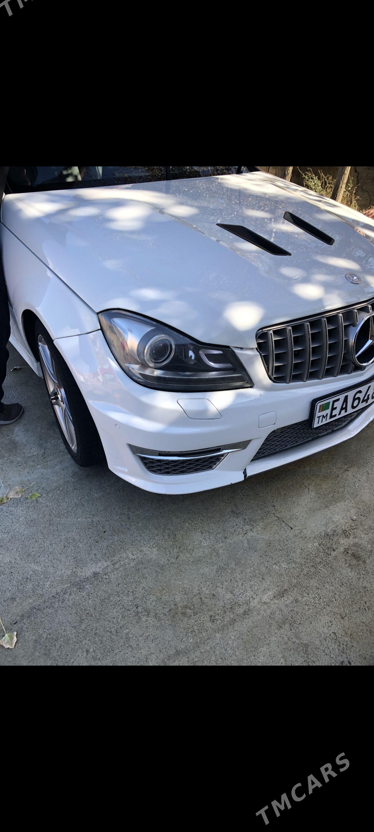 Mercedes-Benz C350 2009 - 225 000 TMT - Bäherden - img 1