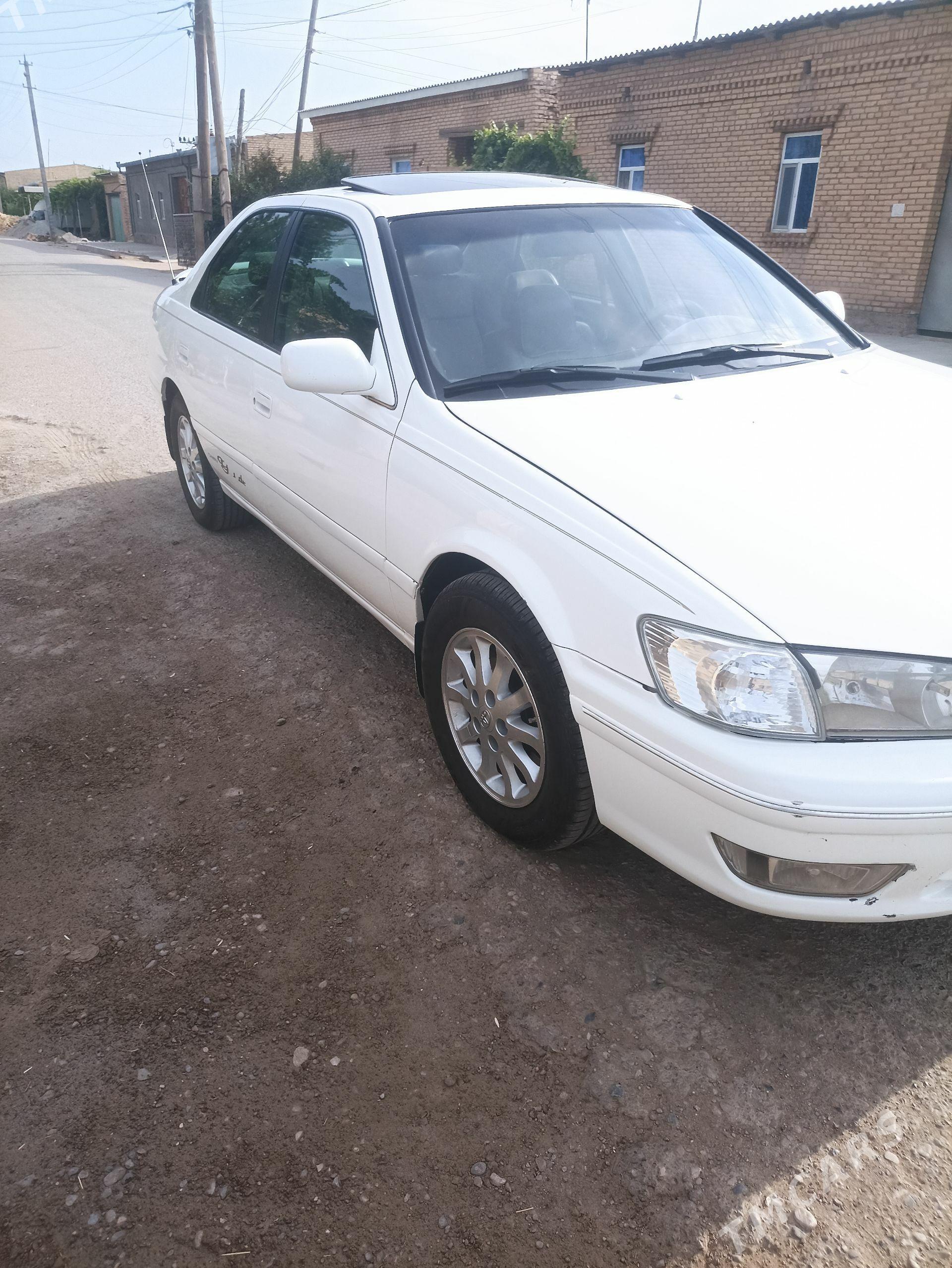 Toyota Camry 2001 - 190 000 TMT - Çärjew - img 1