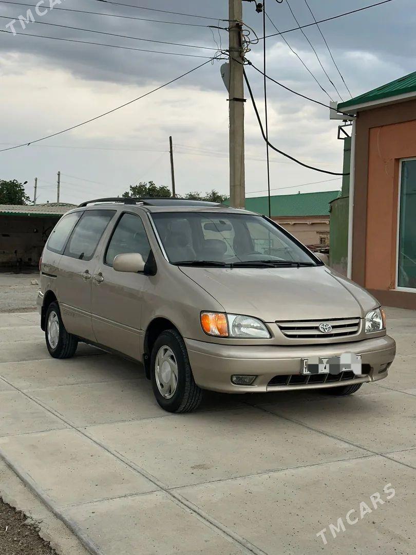 Toyota Sienna 2002 - 215 000 TMT - Мары - img 1