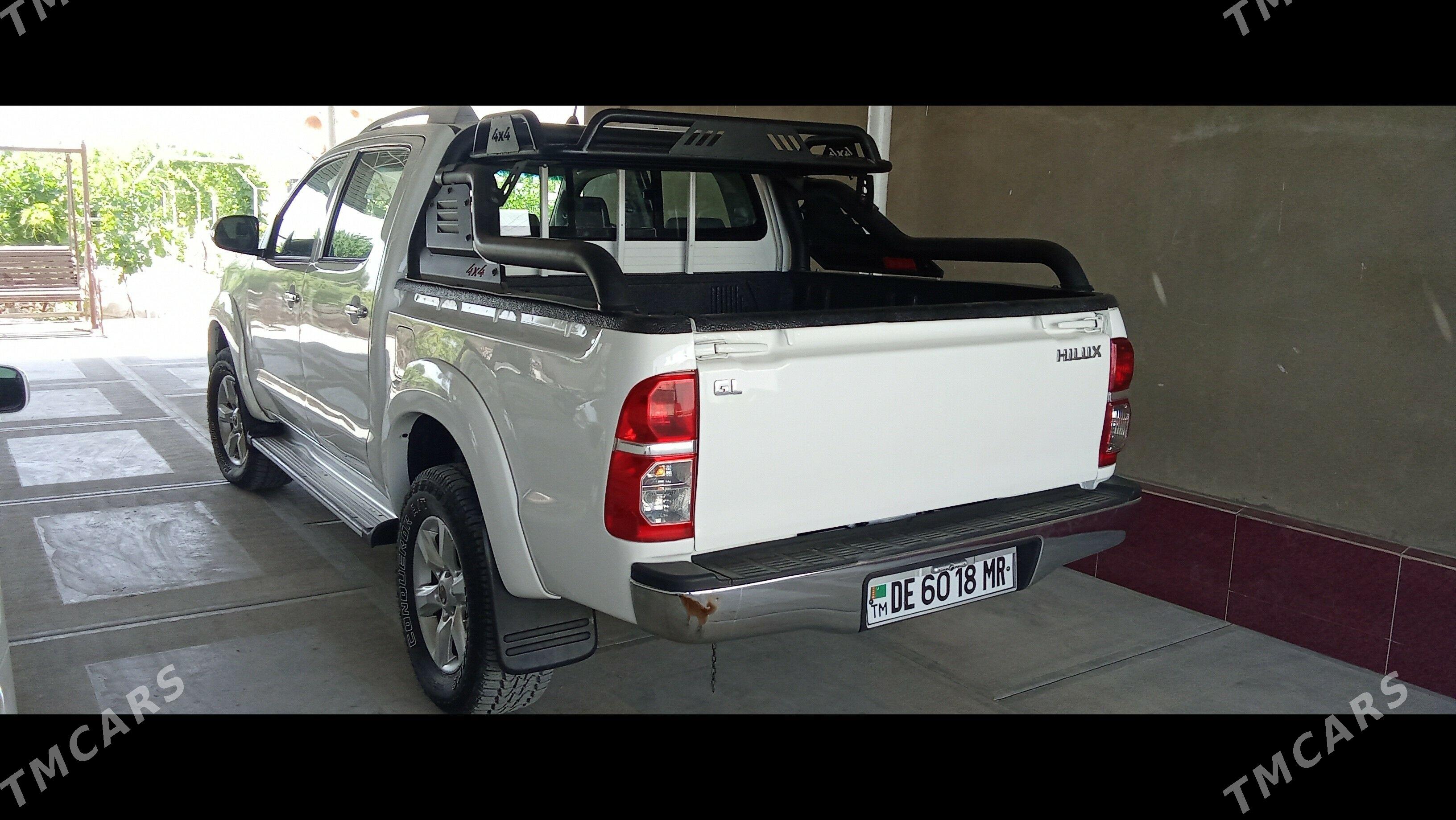 Toyota Hilux 2013 - 320 000 TMT - Мары - img 1