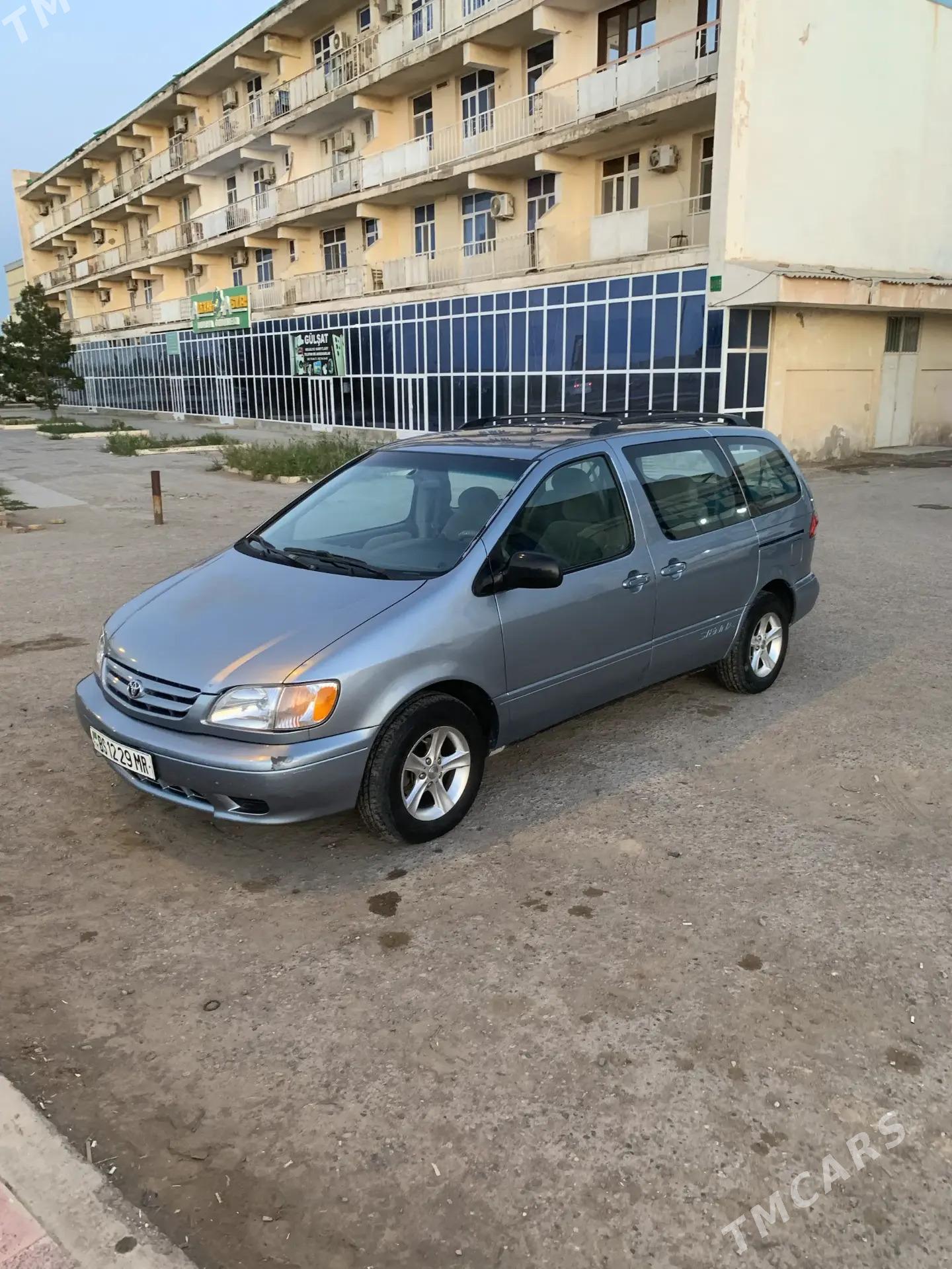 Toyota Sienna 2001 - 180 000 TMT - Байрамали - img 1