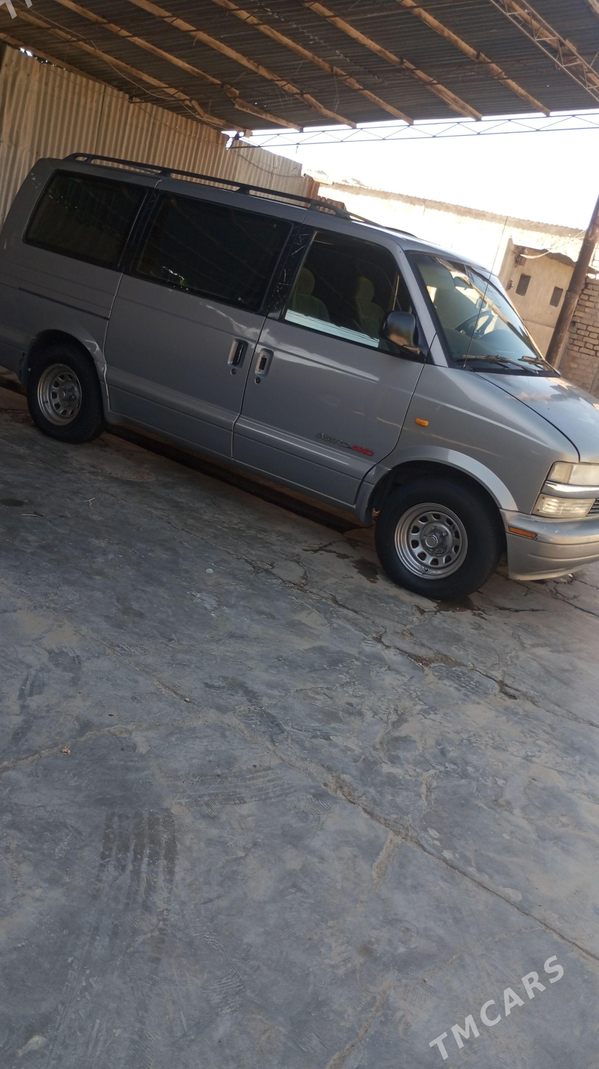 Chevrolet Astro 2000 - 65 000 TMT - Векильбазар - img 1