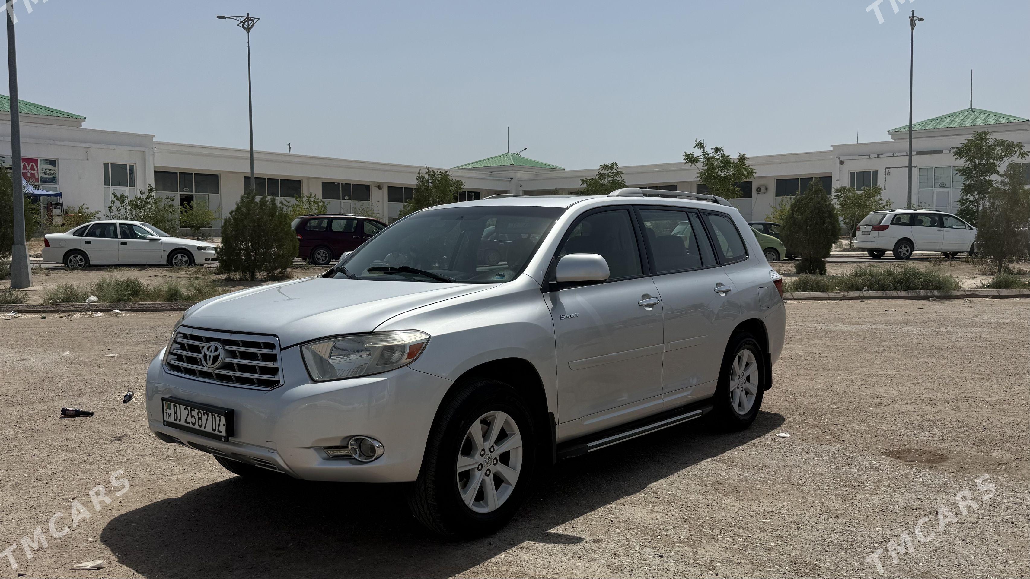 Toyota Highlander 2009 - 310 000 TMT - Гурбансолтан Едже - img 1