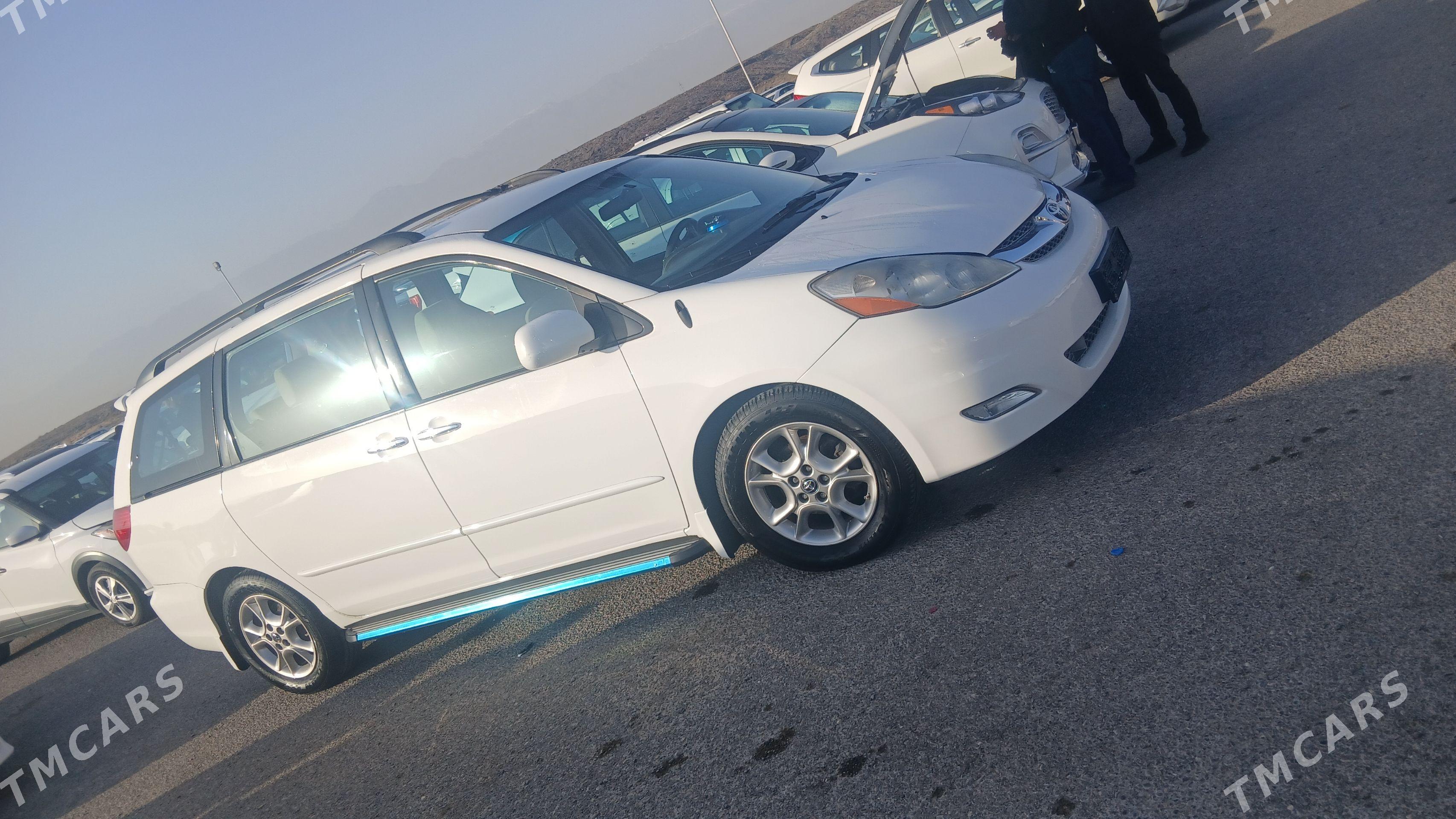 Toyota Sienna 2005 - 320 000 TMT - Türkmenbaşy etr. - img 1